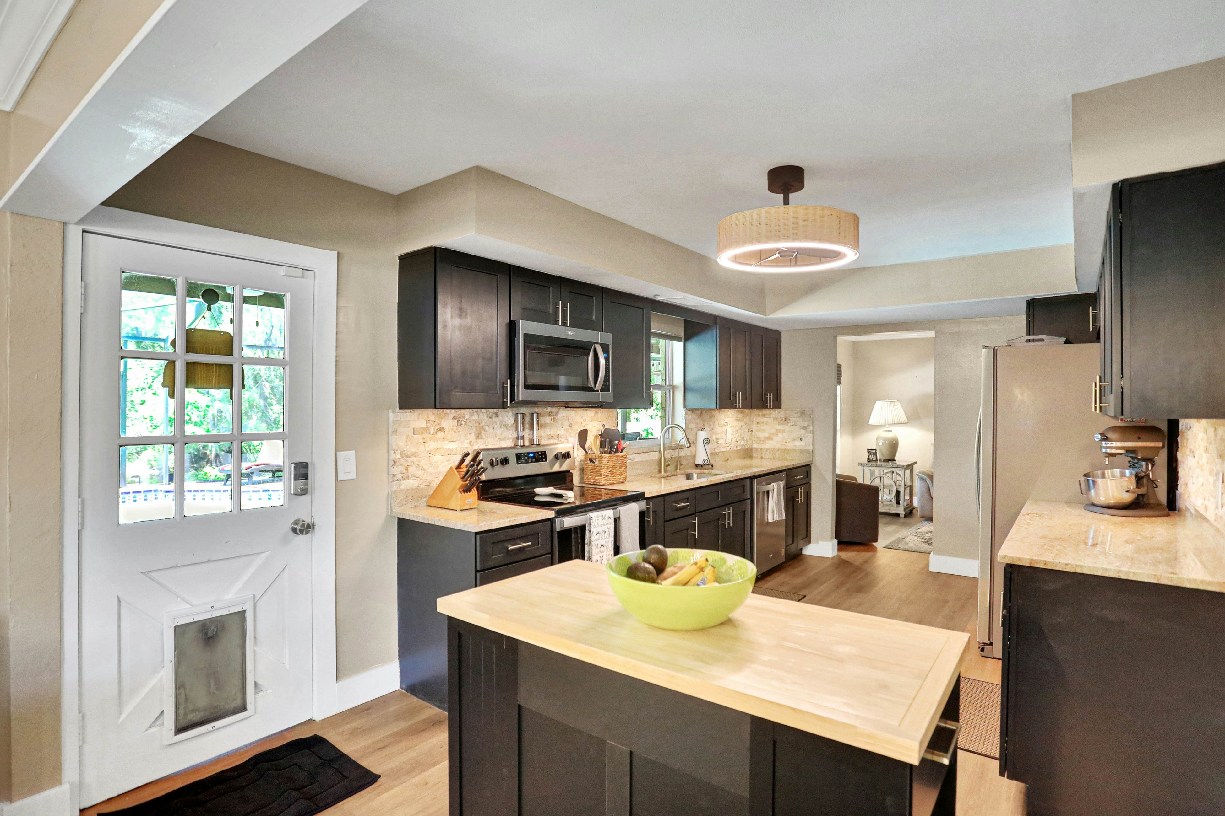 Riverfront retreat with pool/spa, outdoor kitchen, firepit, dock, sauna & games