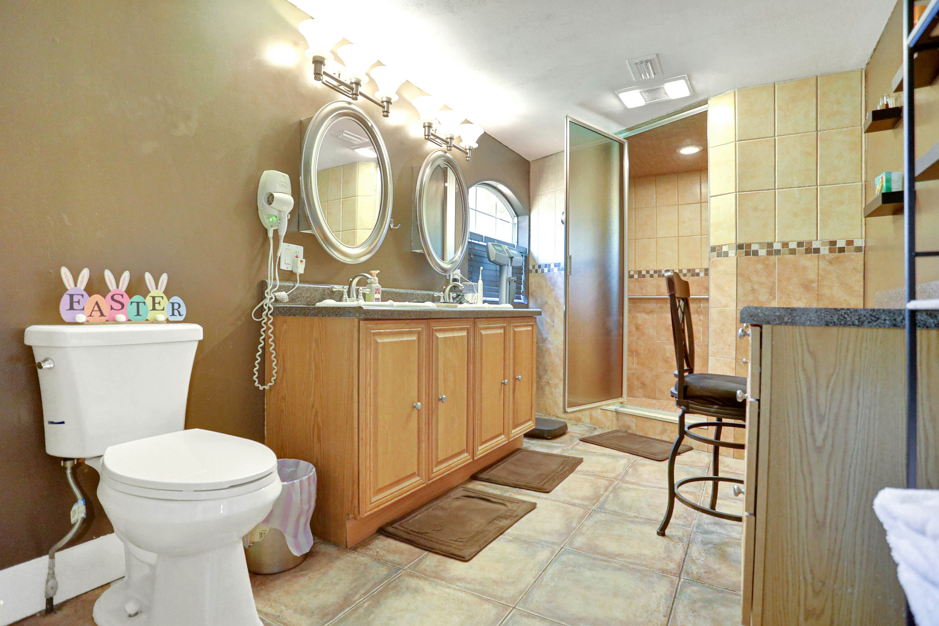 Riverfront retreat with pool/spa, outdoor kitchen, firepit, dock, sauna & games