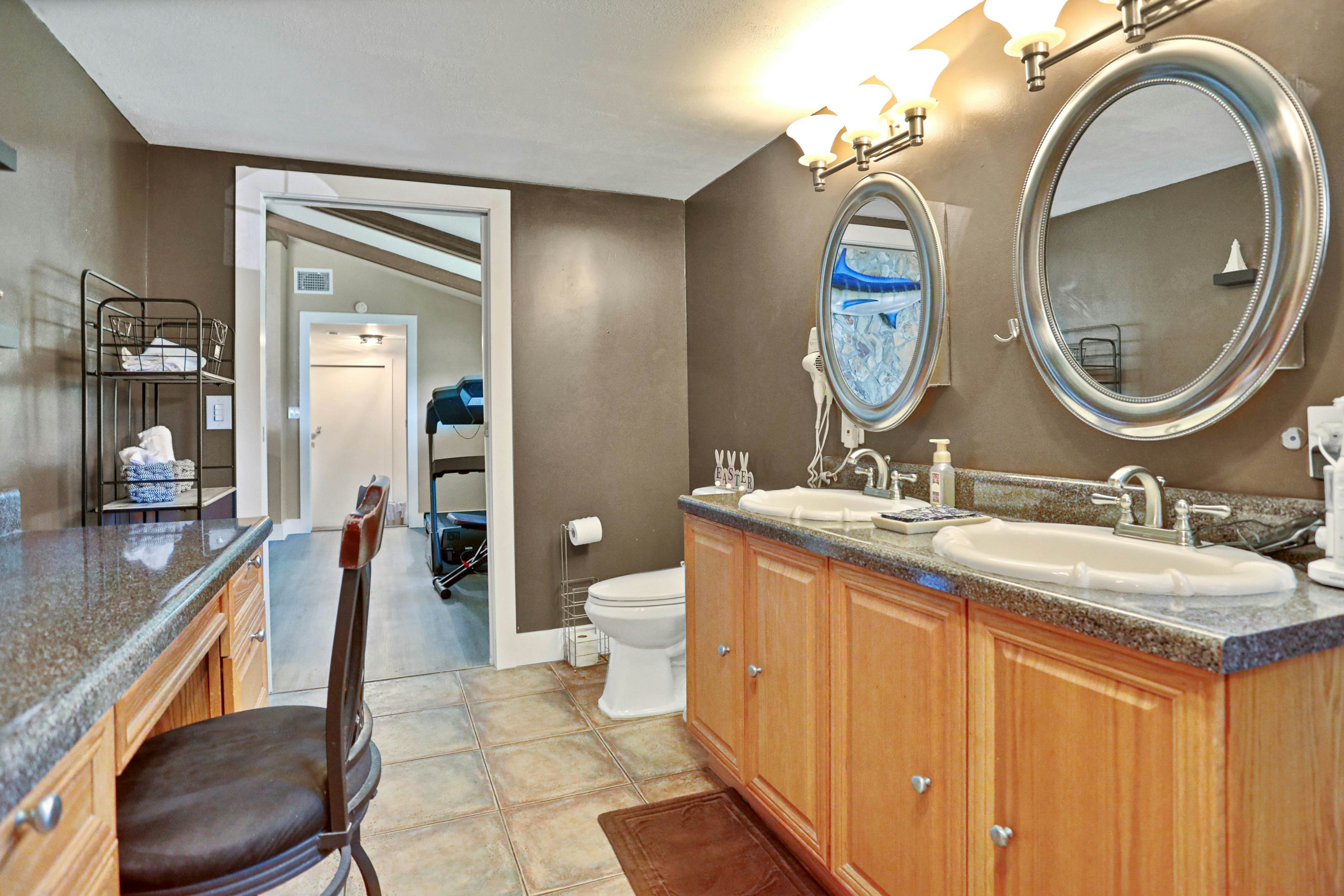 Riverfront retreat with pool/spa, outdoor kitchen, firepit, dock, sauna & games