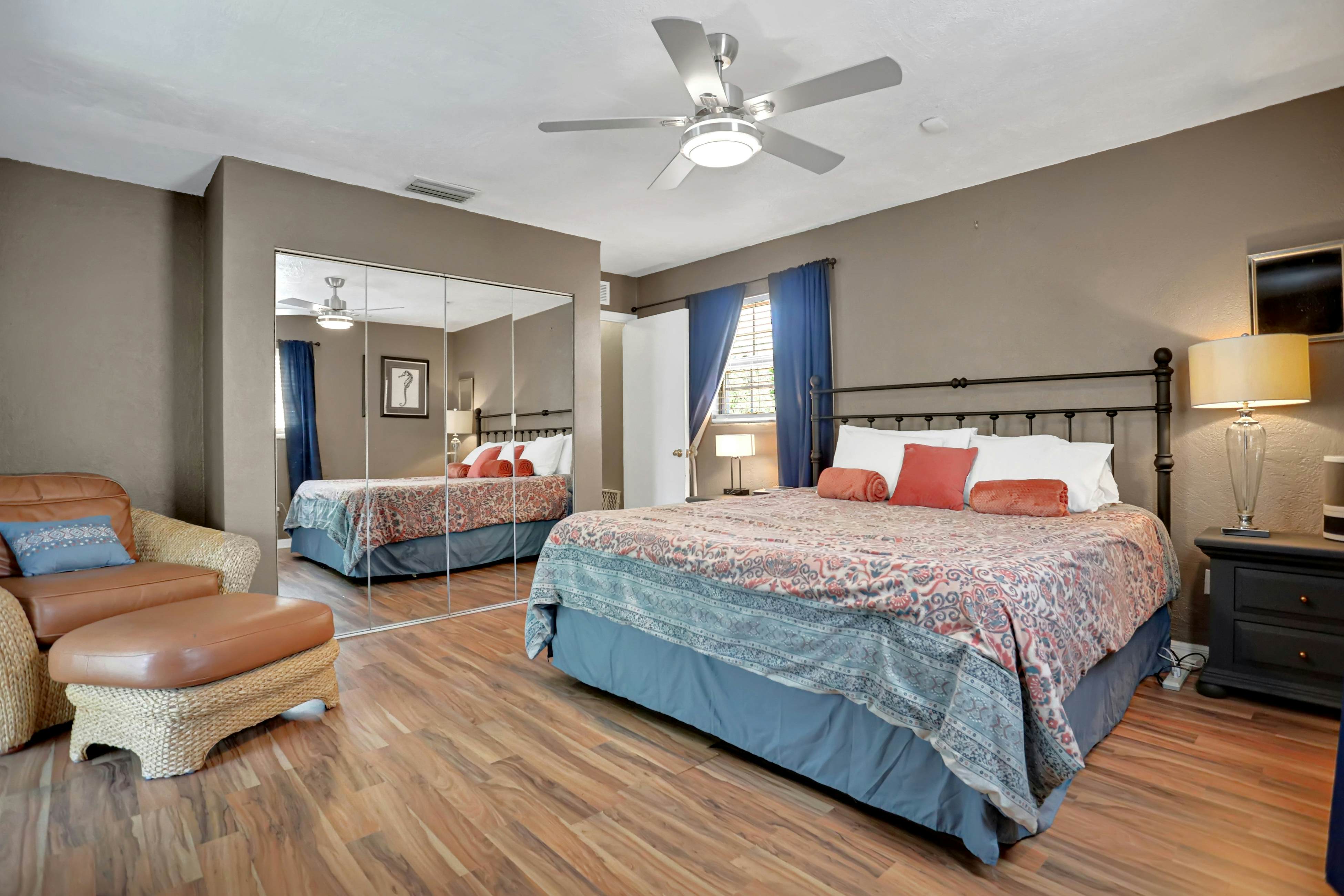 Riverfront retreat with pool/spa, outdoor kitchen, firepit, dock, sauna & games