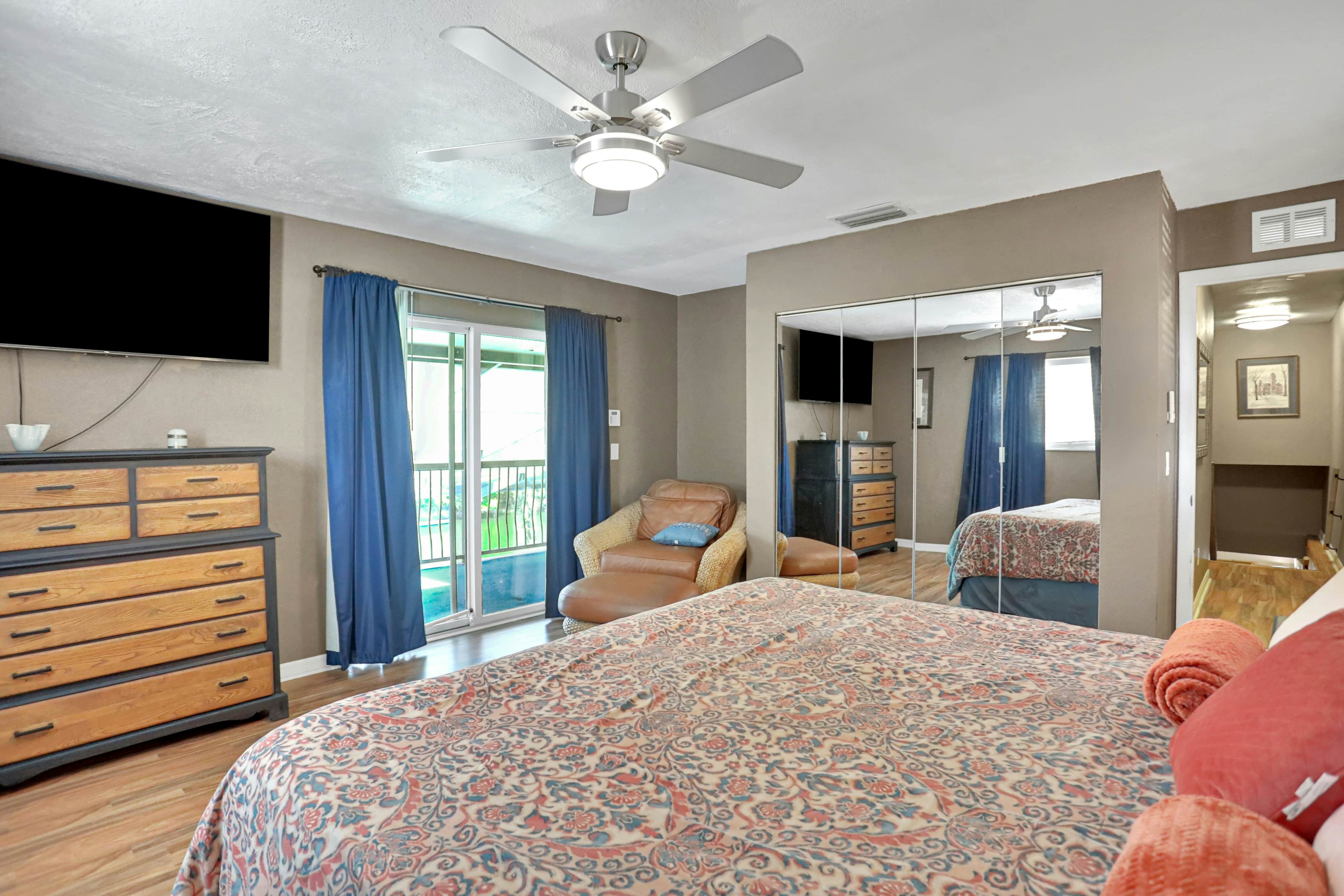 Riverfront retreat with pool/spa, outdoor kitchen, firepit, dock, sauna & games