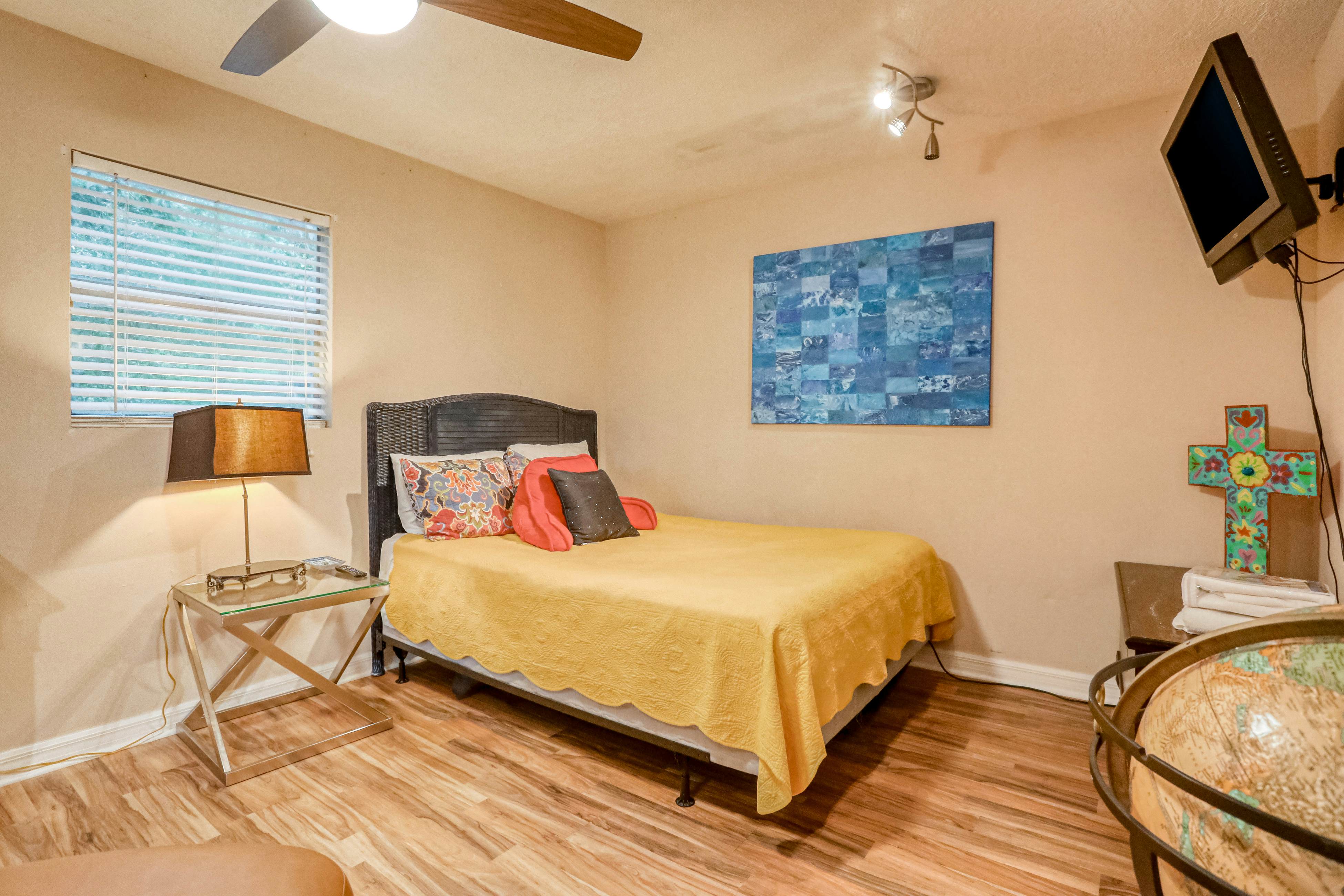 Riverfront retreat with pool/spa, outdoor kitchen, firepit, dock, sauna & games