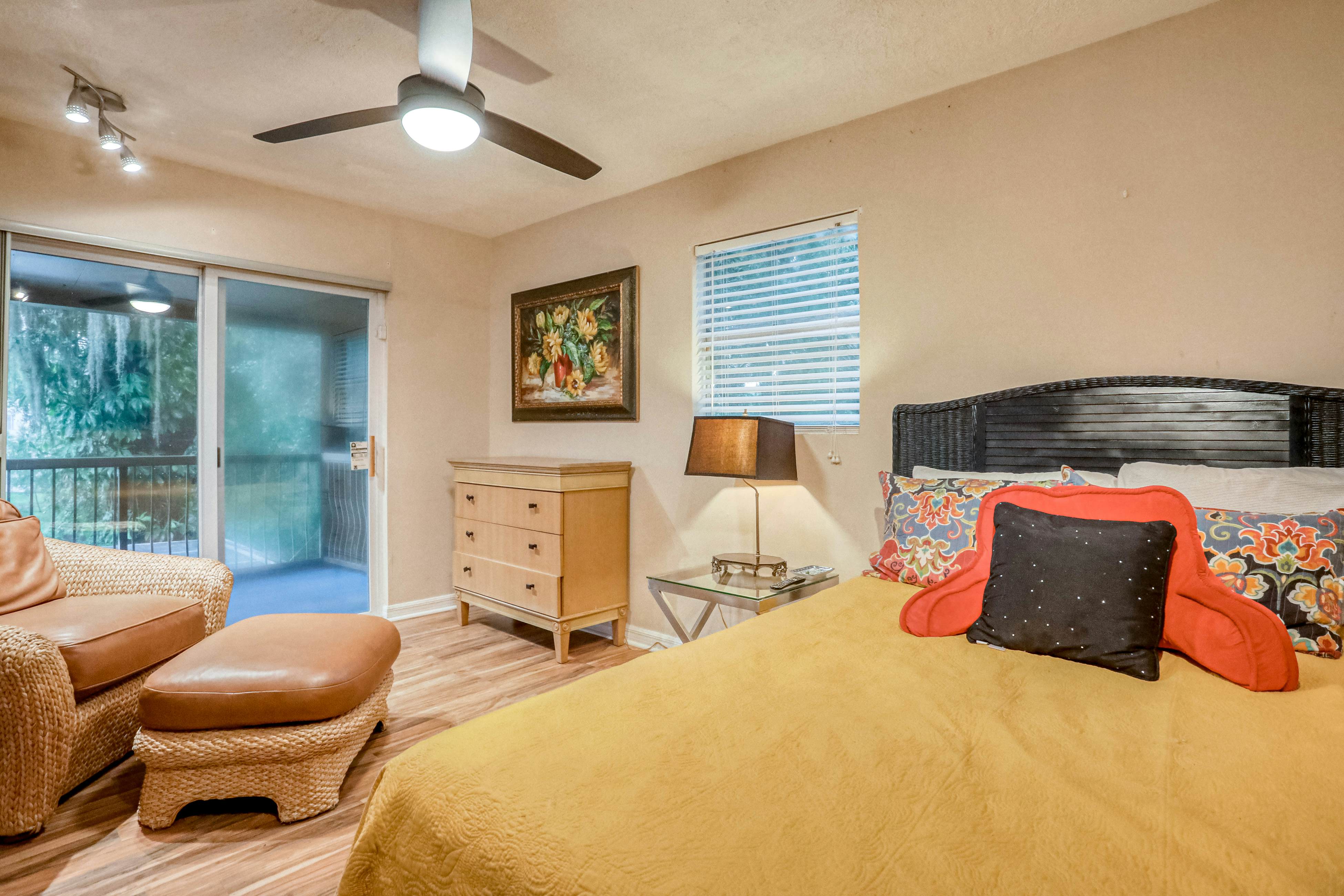 Riverfront retreat with pool/spa, outdoor kitchen, firepit, dock, sauna & games