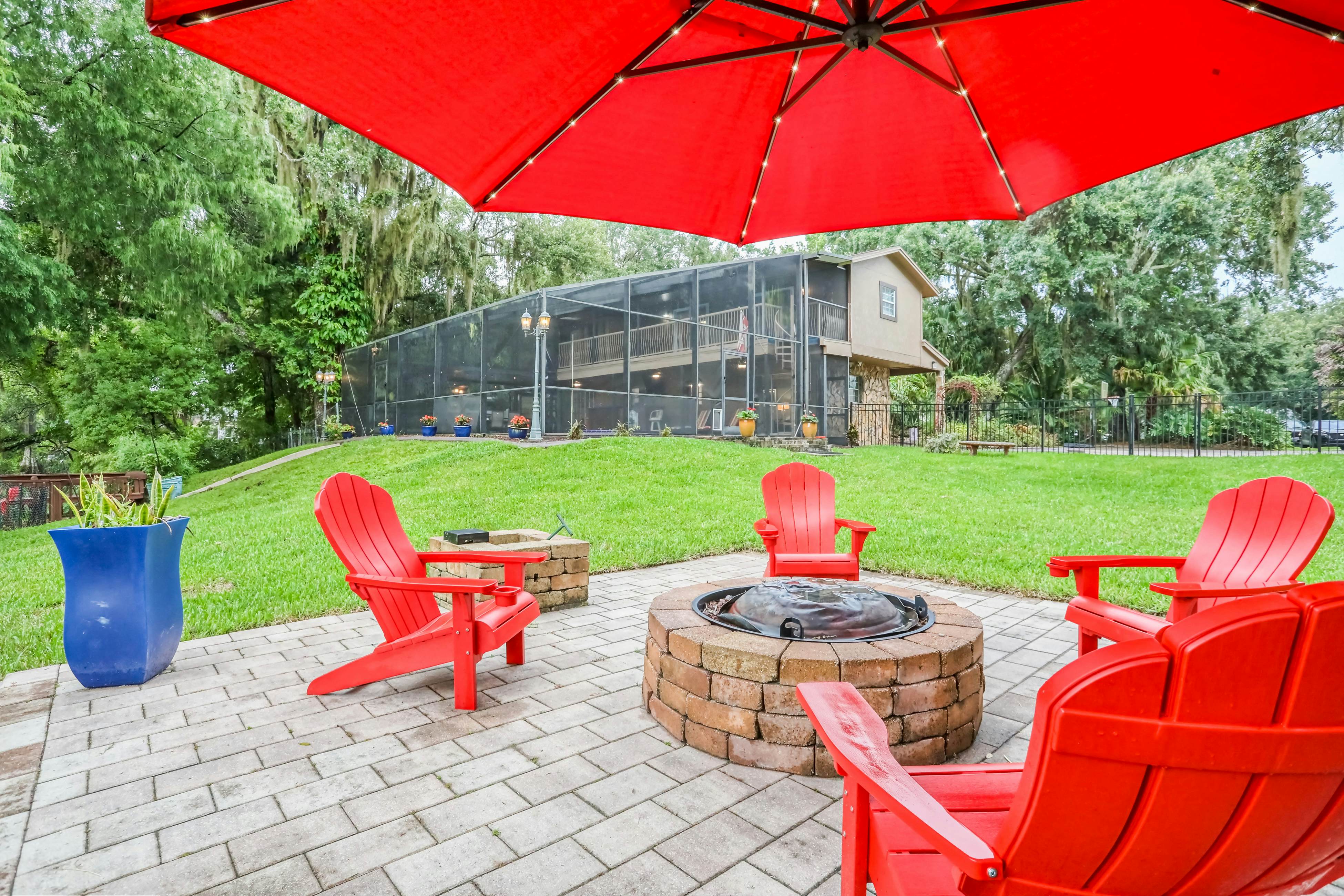 Riverfront retreat with pool/spa, outdoor kitchen, firepit, dock, sauna & games