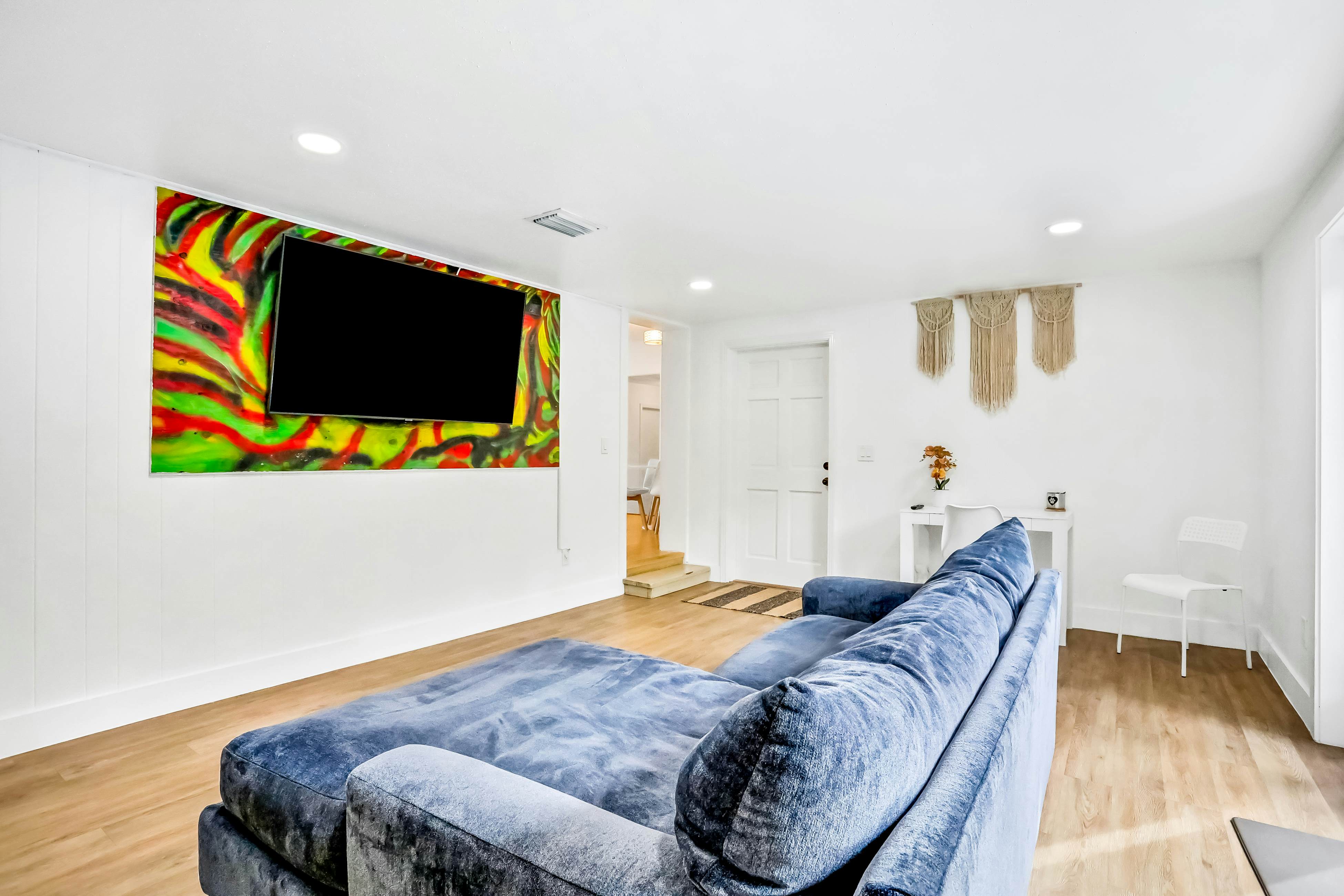 Single-level home with pool, fenced yard, & screened porch + a neighborhood park