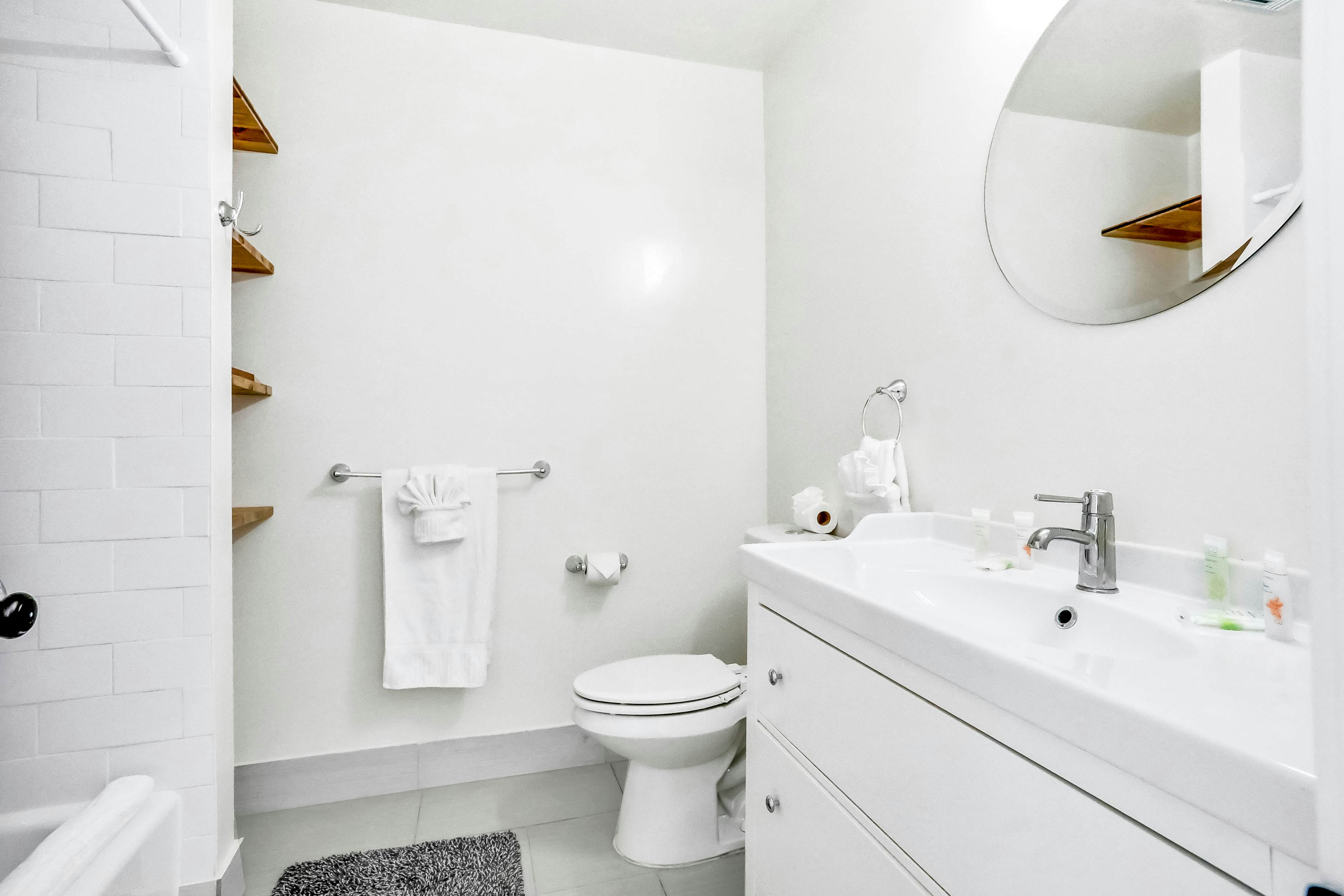 Single-level home with pool, fenced yard, & screened porch + a neighborhood park