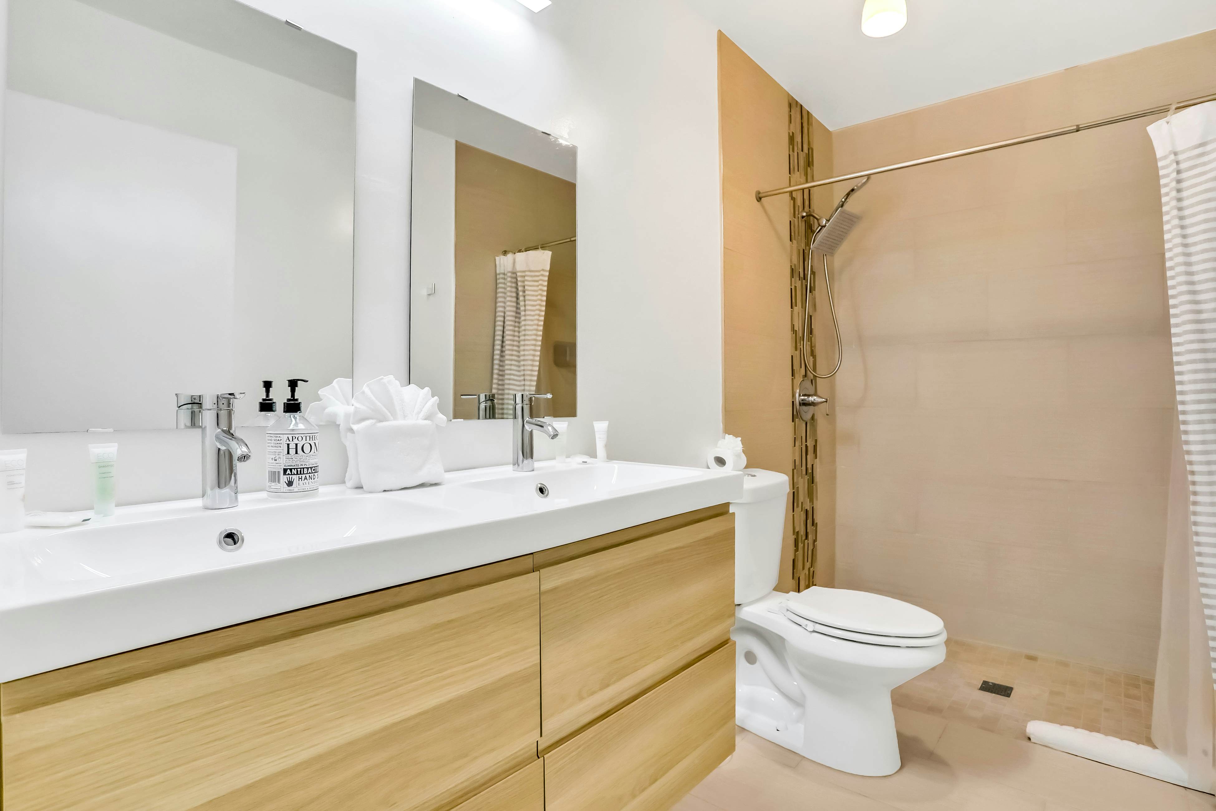 Single-level home with pool, fenced yard, & screened porch + a neighborhood park