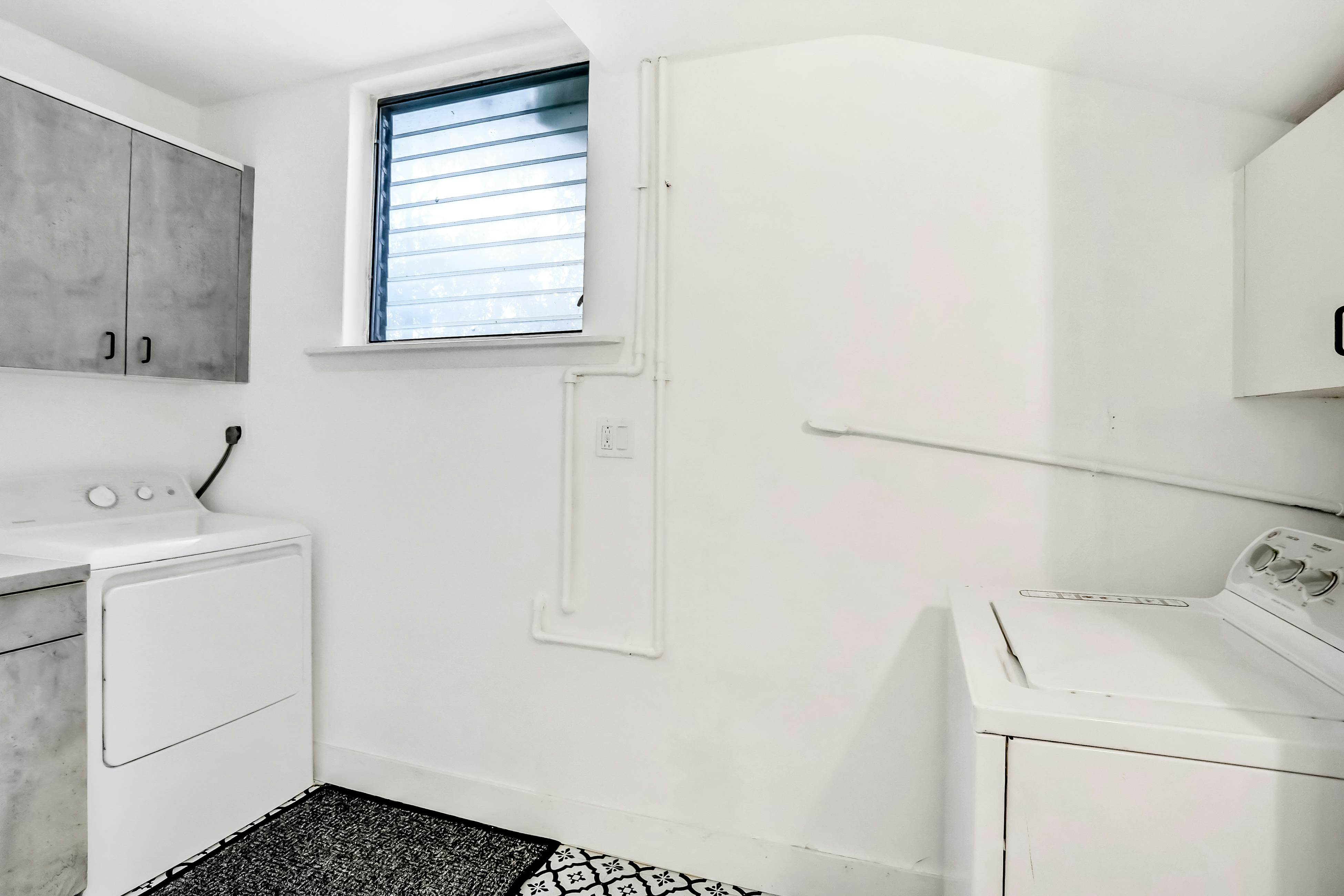 Single-level home with pool, fenced yard, & screened porch + a neighborhood park