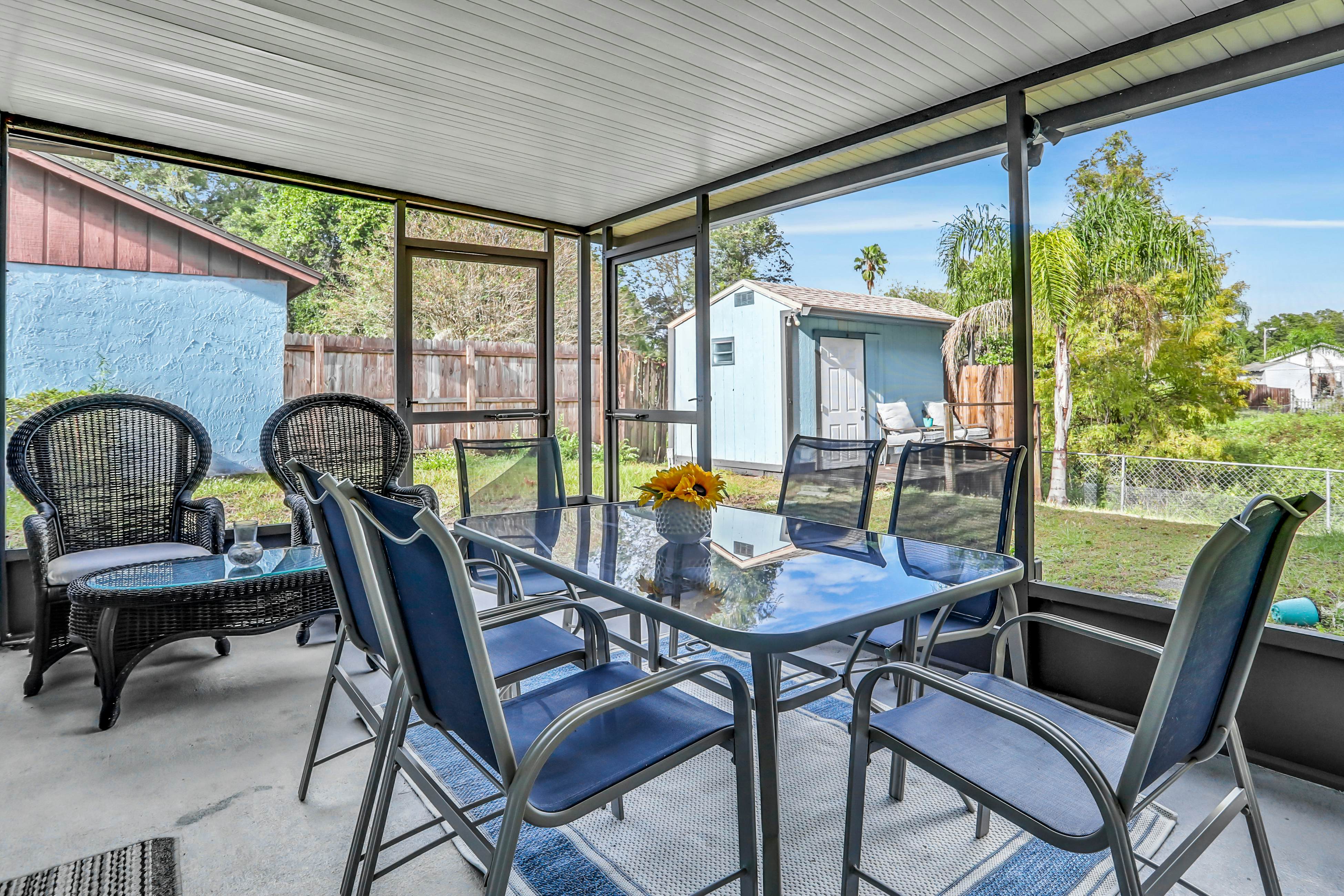 Dog-friendly lakeview home with full kitchen, yard, & washer/dryer