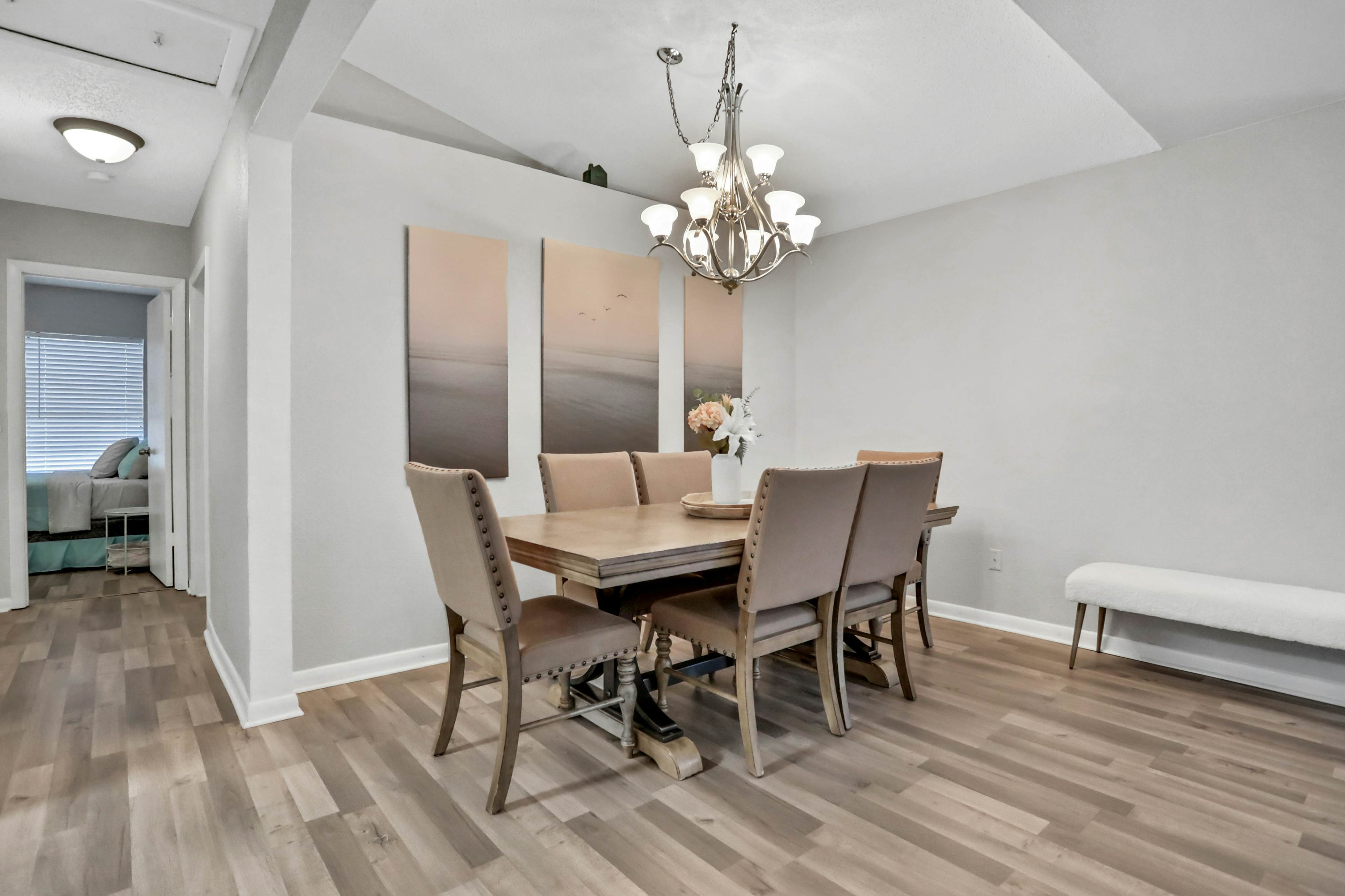 Dog-friendly lakeview home with full kitchen, yard, & washer/dryer