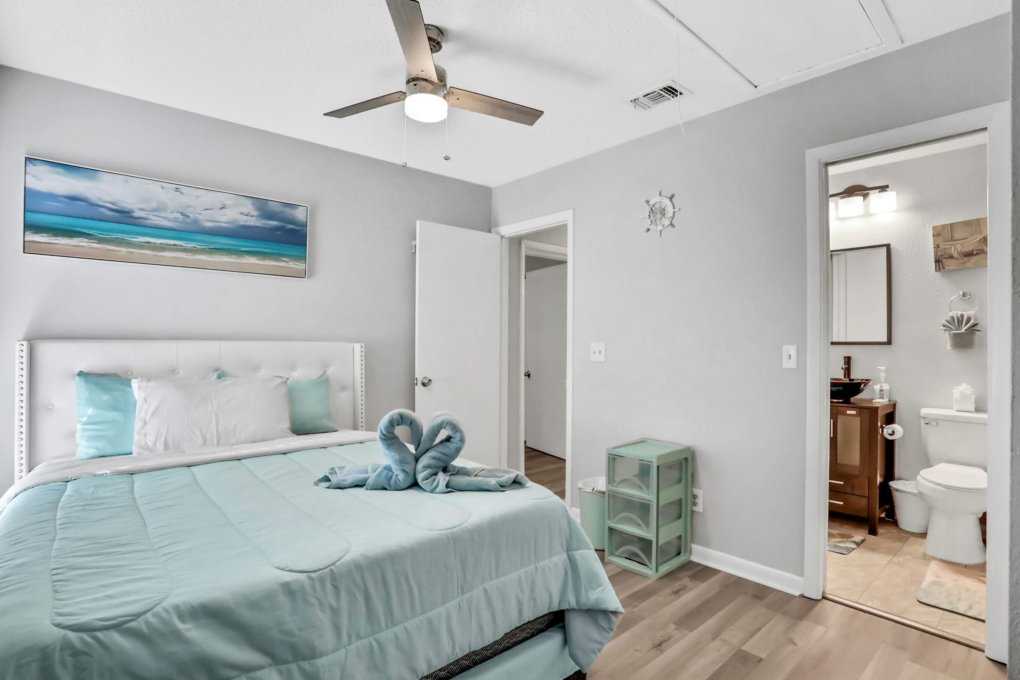 Dog-friendly lakeview home with full kitchen, yard, & washer/dryer