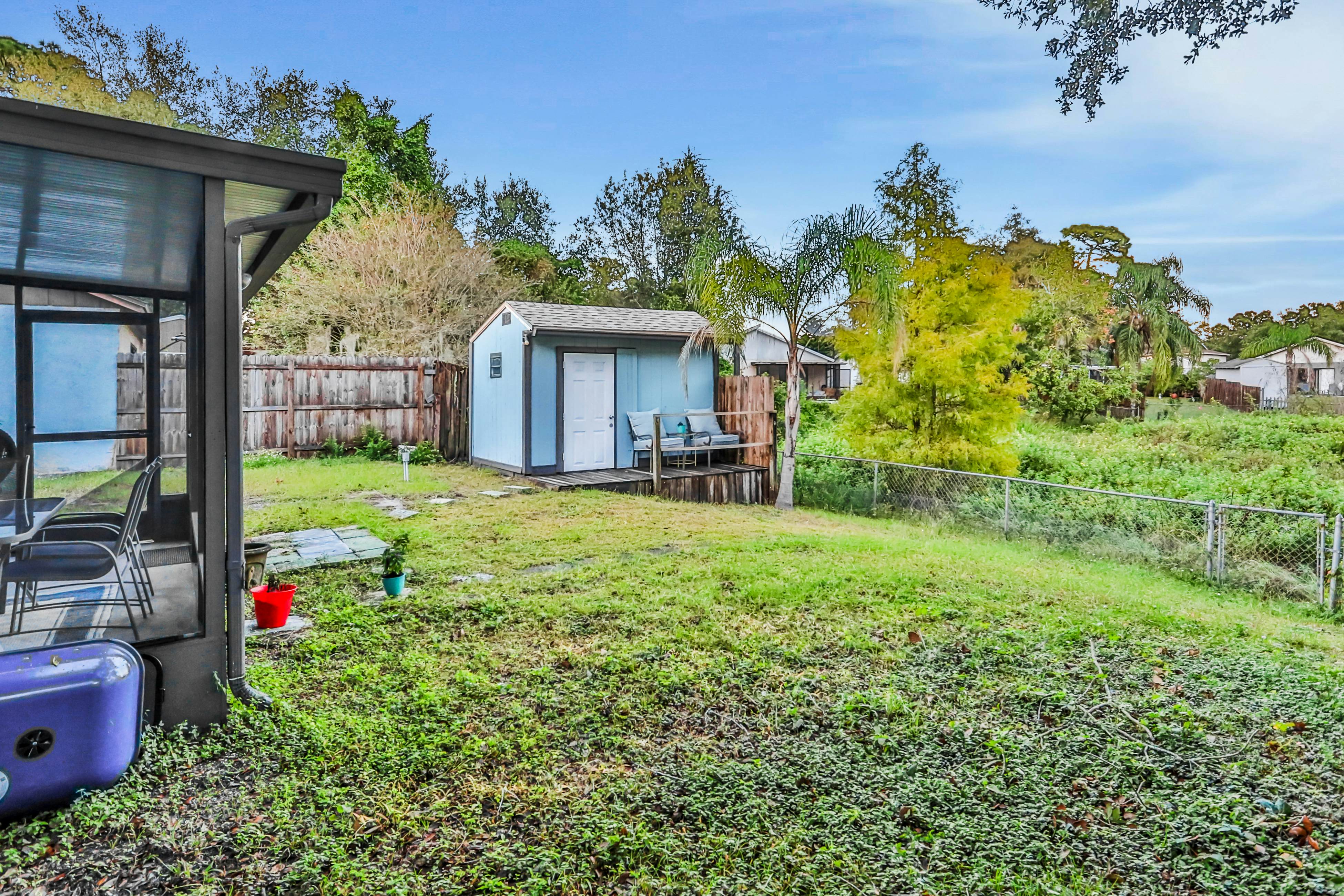 Dog-friendly lakeview home with full kitchen, yard, & washer/dryer