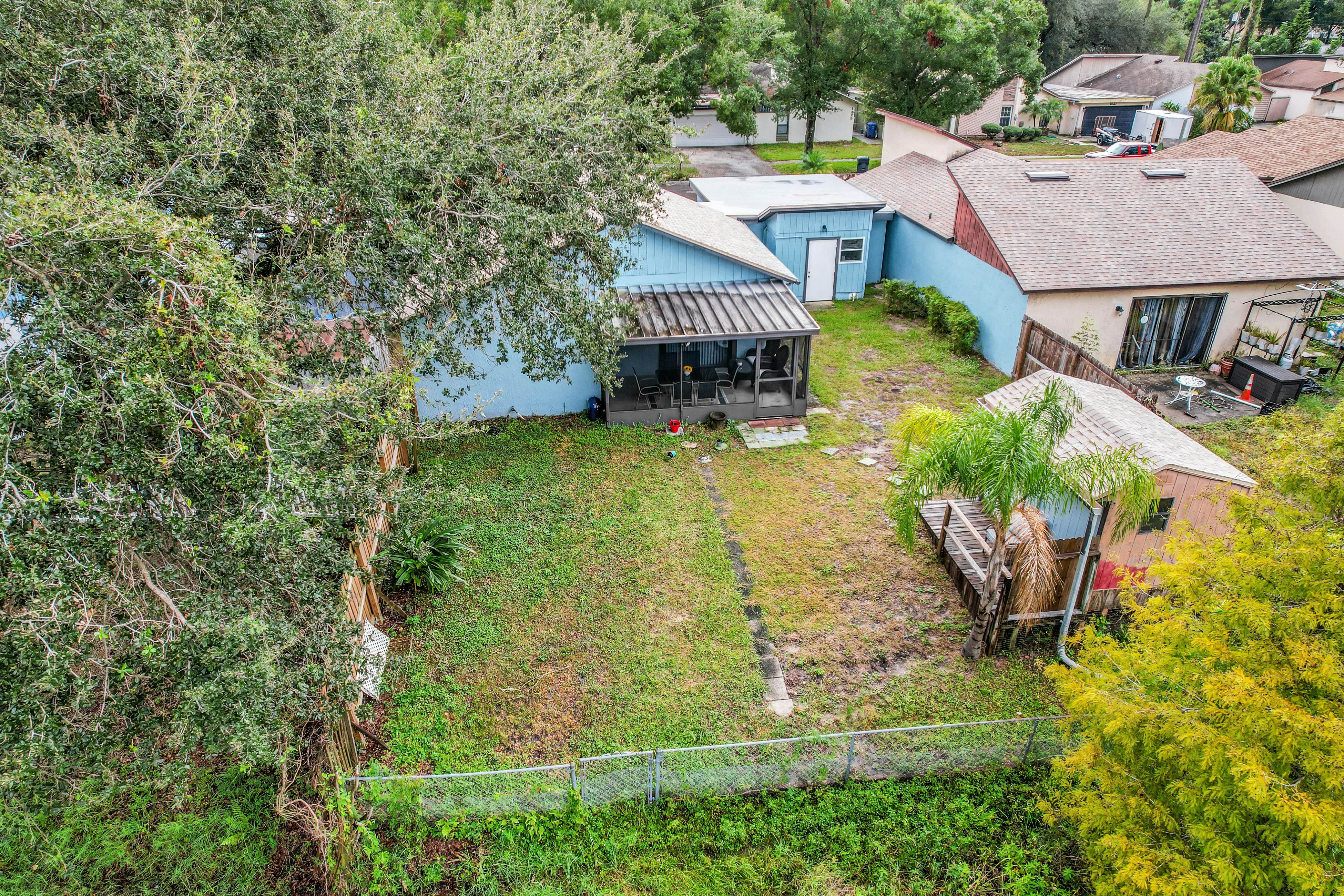 Dog-friendly lakeview home with full kitchen, yard, & washer/dryer