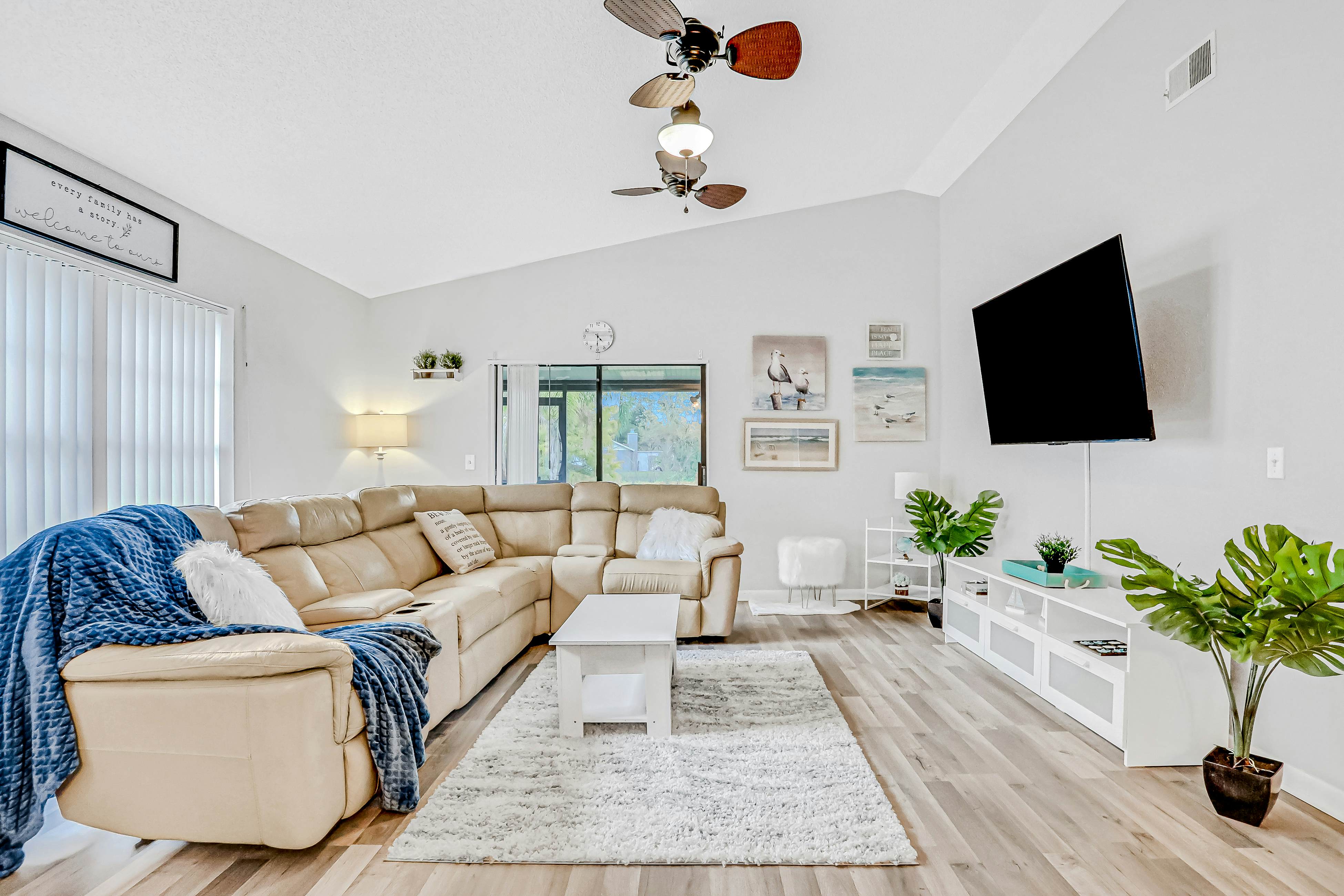 Dog-friendly lakeview home with large yard, private washer/dryer, & central AC