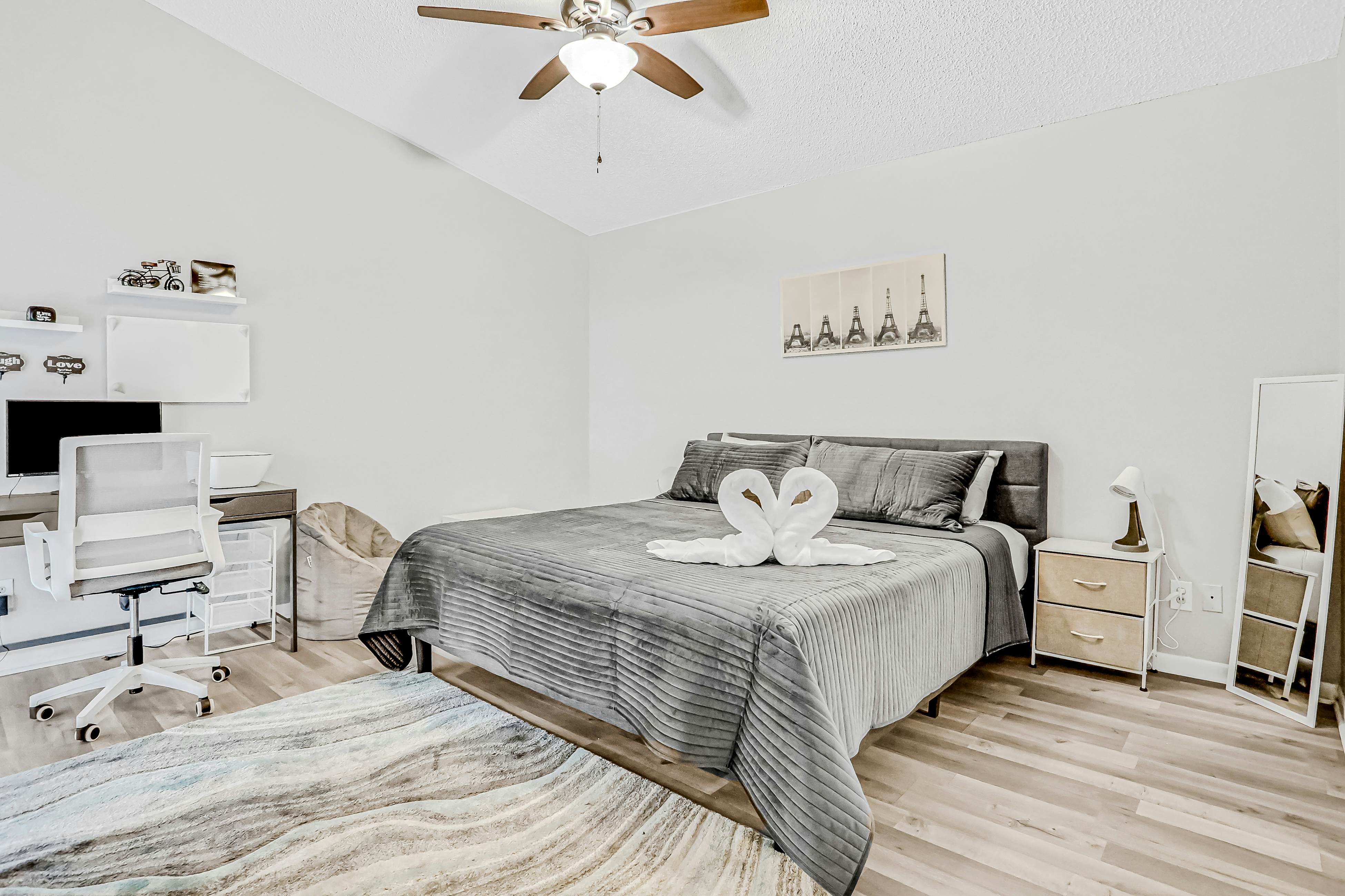 Dog-friendly lakeview home with large yard, private washer/dryer, & central AC