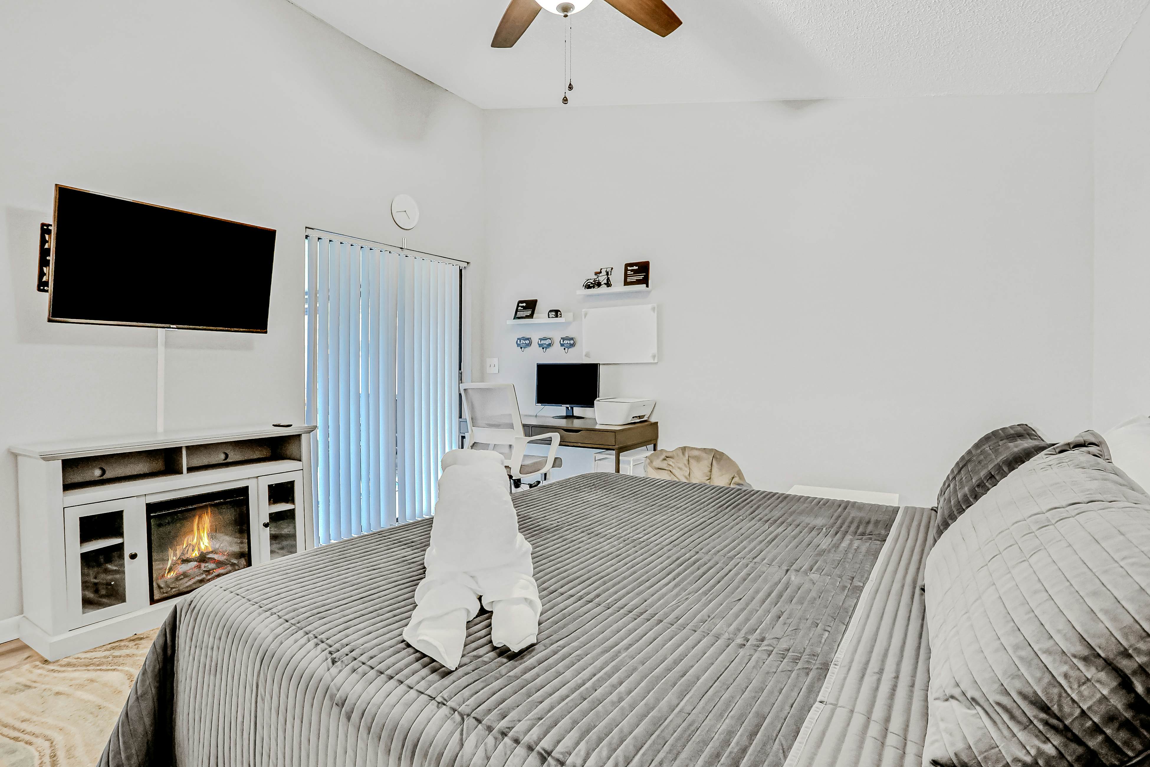 Dog-friendly lakeview home with large yard, private washer/dryer, & central AC