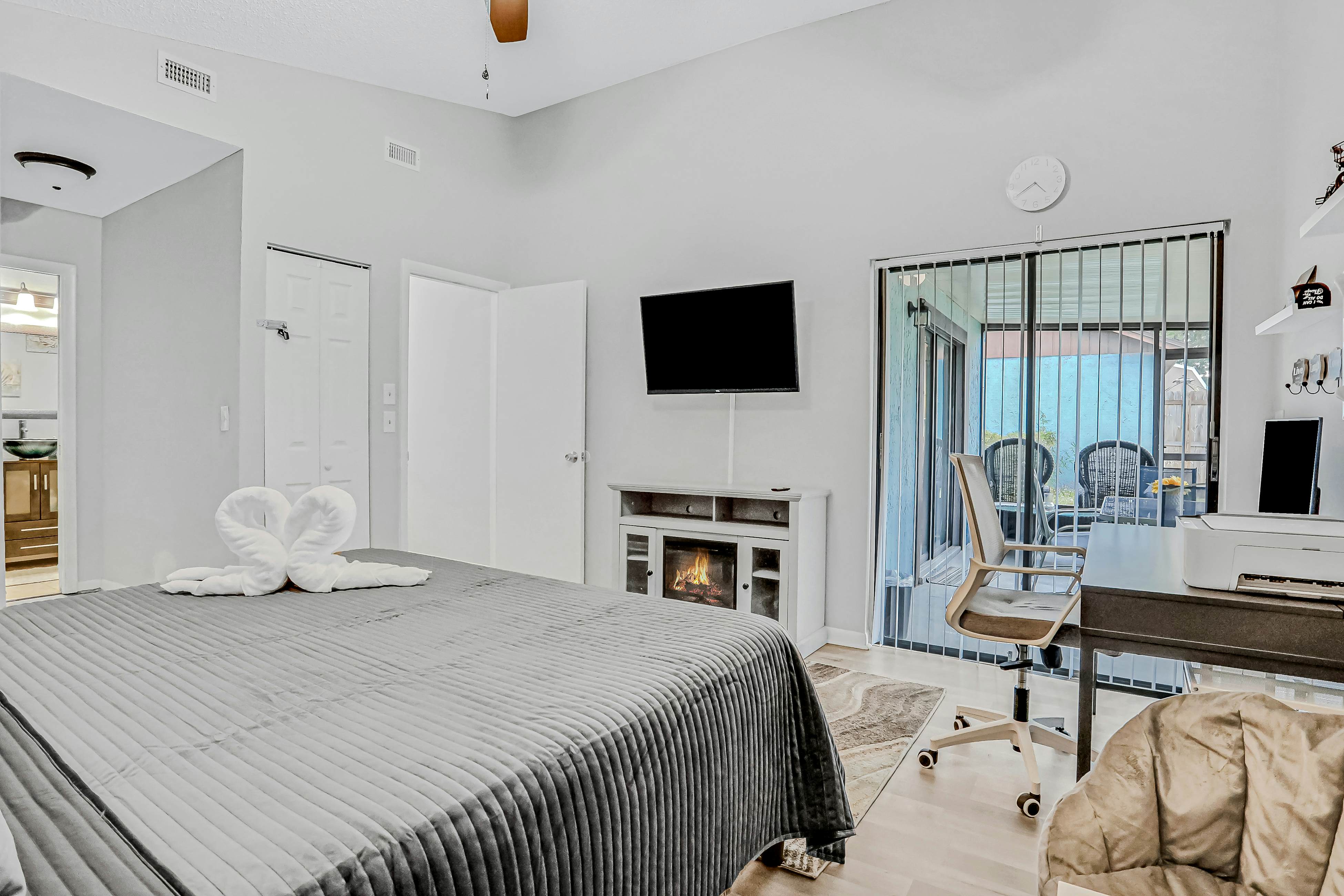 Dog-friendly lakeview home with large yard, private washer/dryer, & central AC