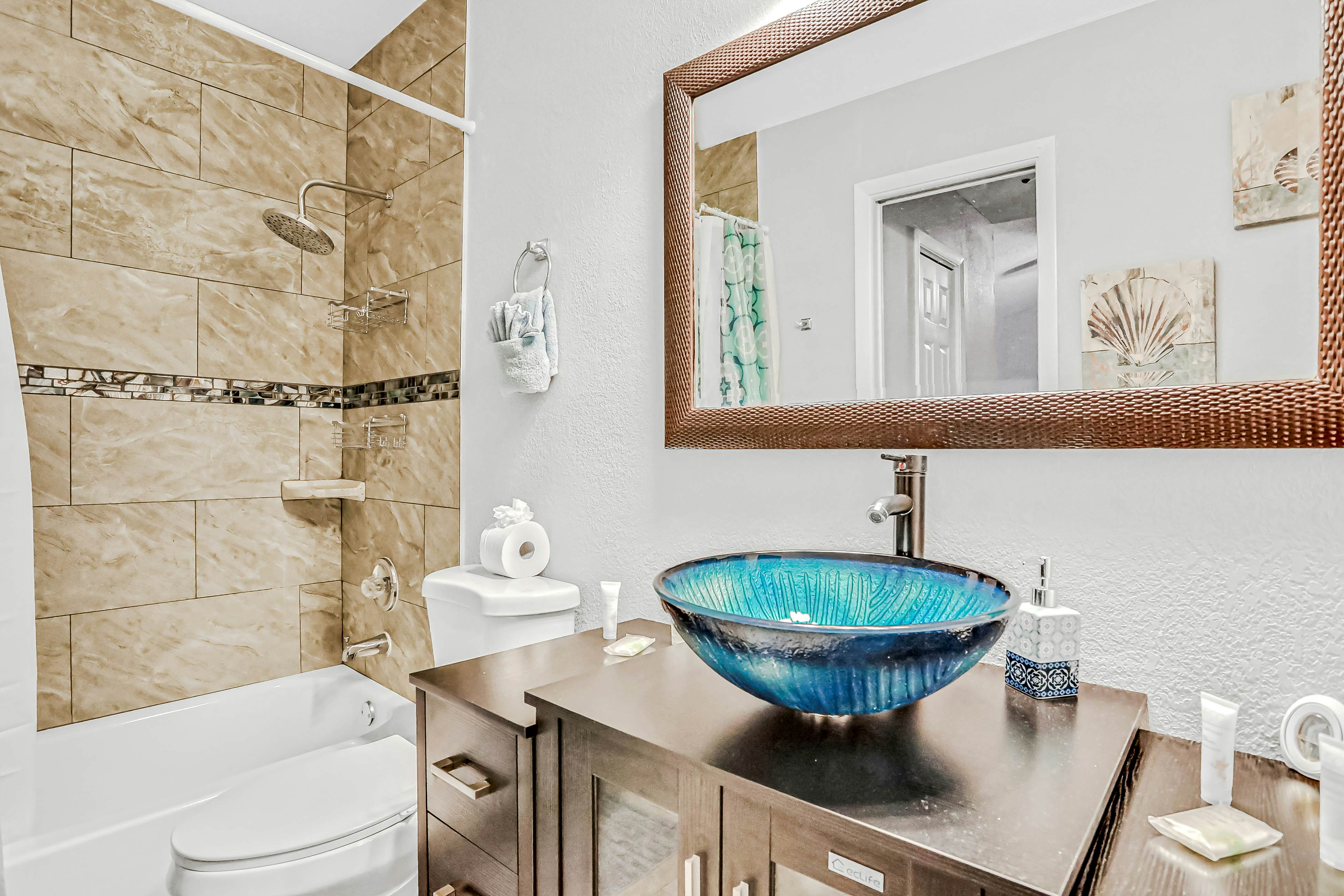 Dog-friendly lakeview home with large yard, private washer/dryer, & central AC