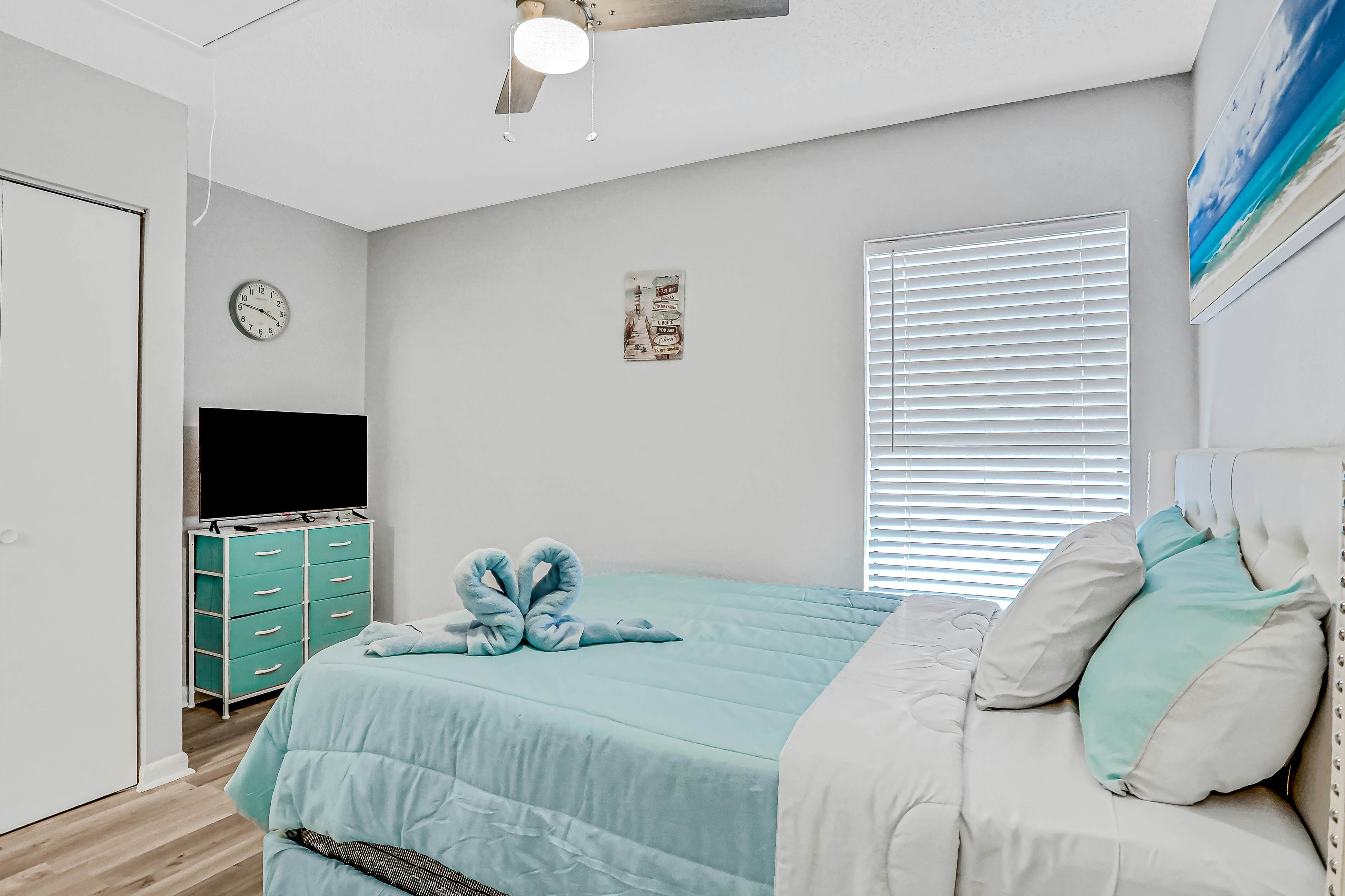 Dog-friendly lakeview home with large yard, private washer/dryer, & central AC