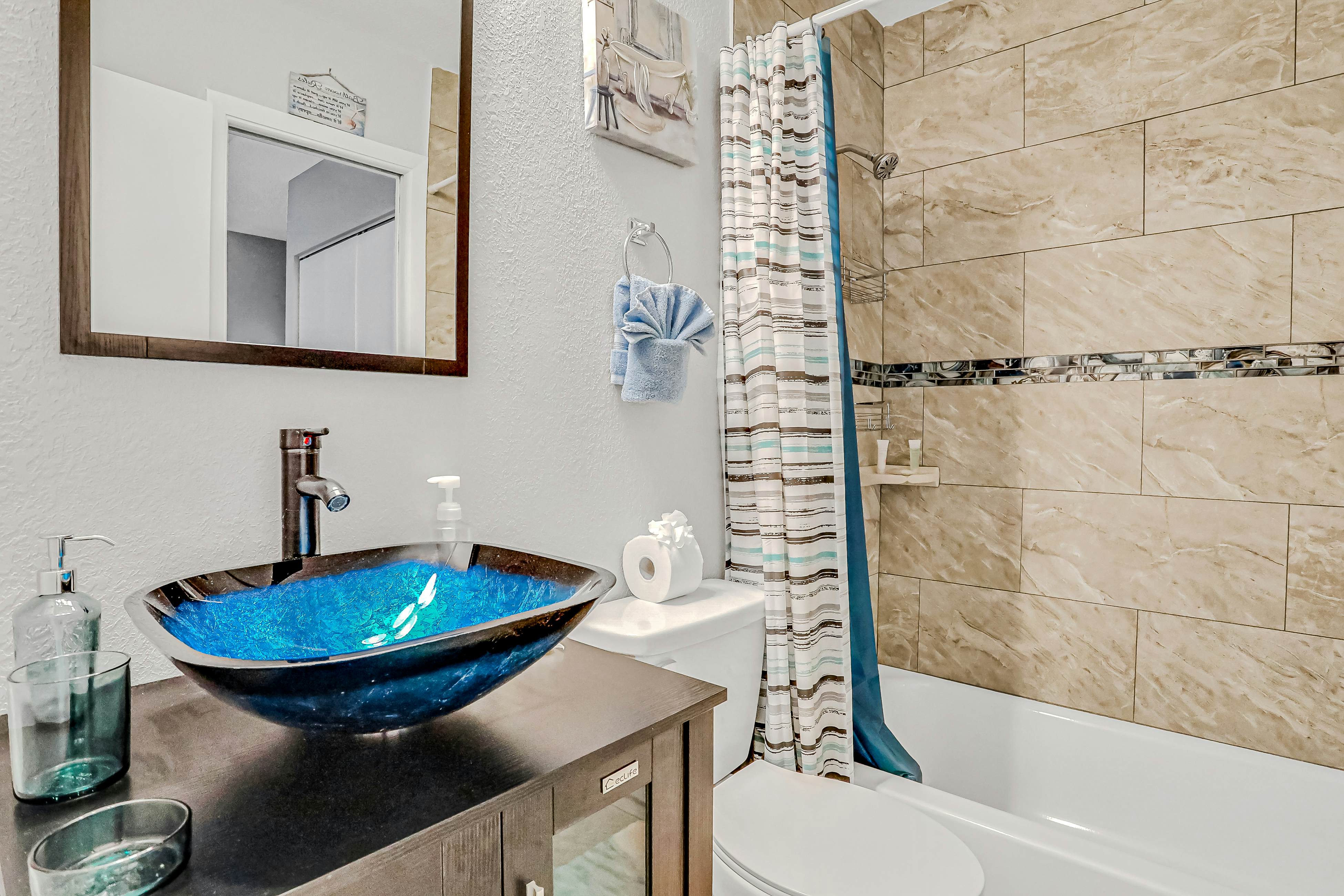 Dog-friendly lakeview home with large yard, private washer/dryer, & central AC