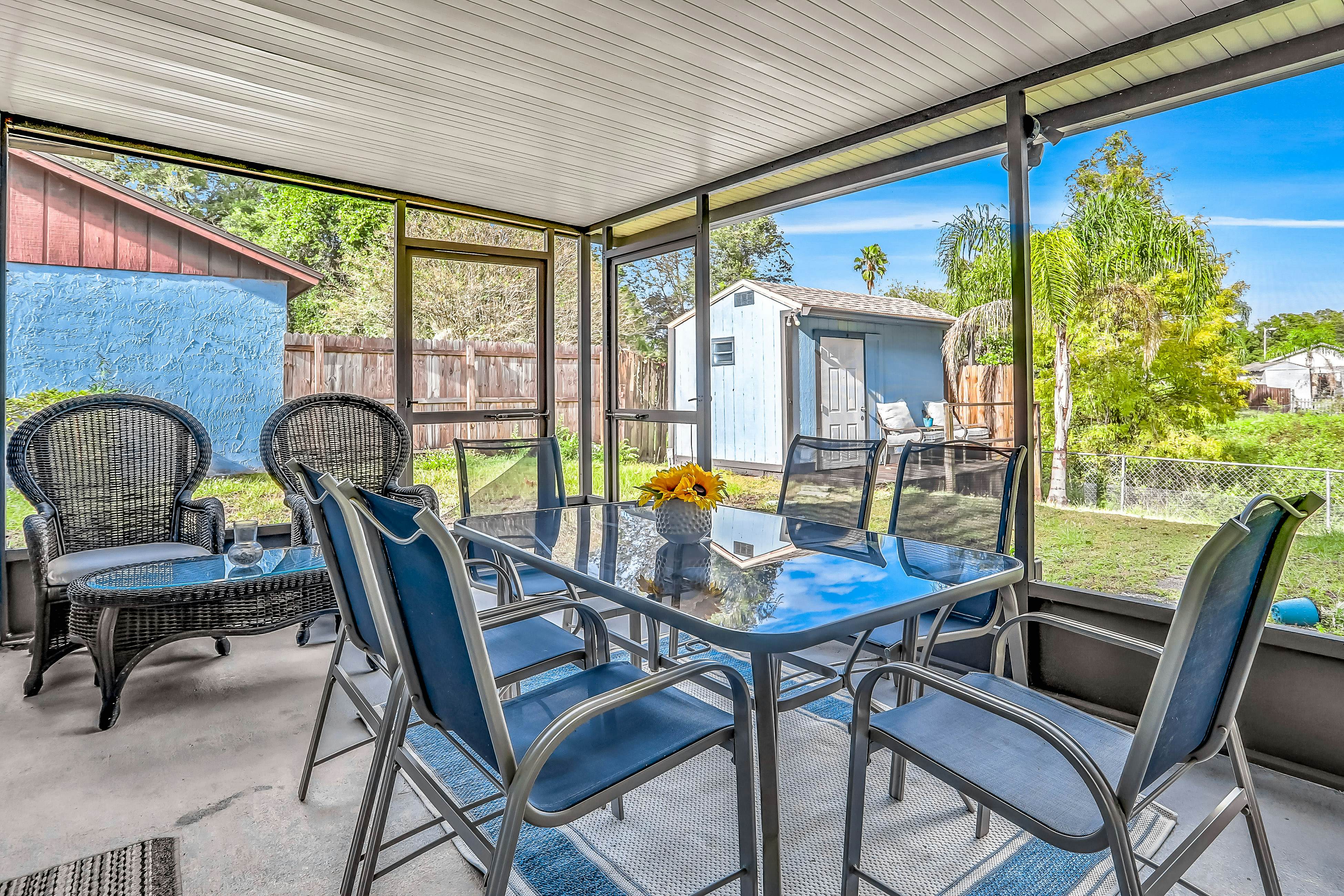 Dog-friendly lakeview home with large yard, private washer/dryer, & central AC