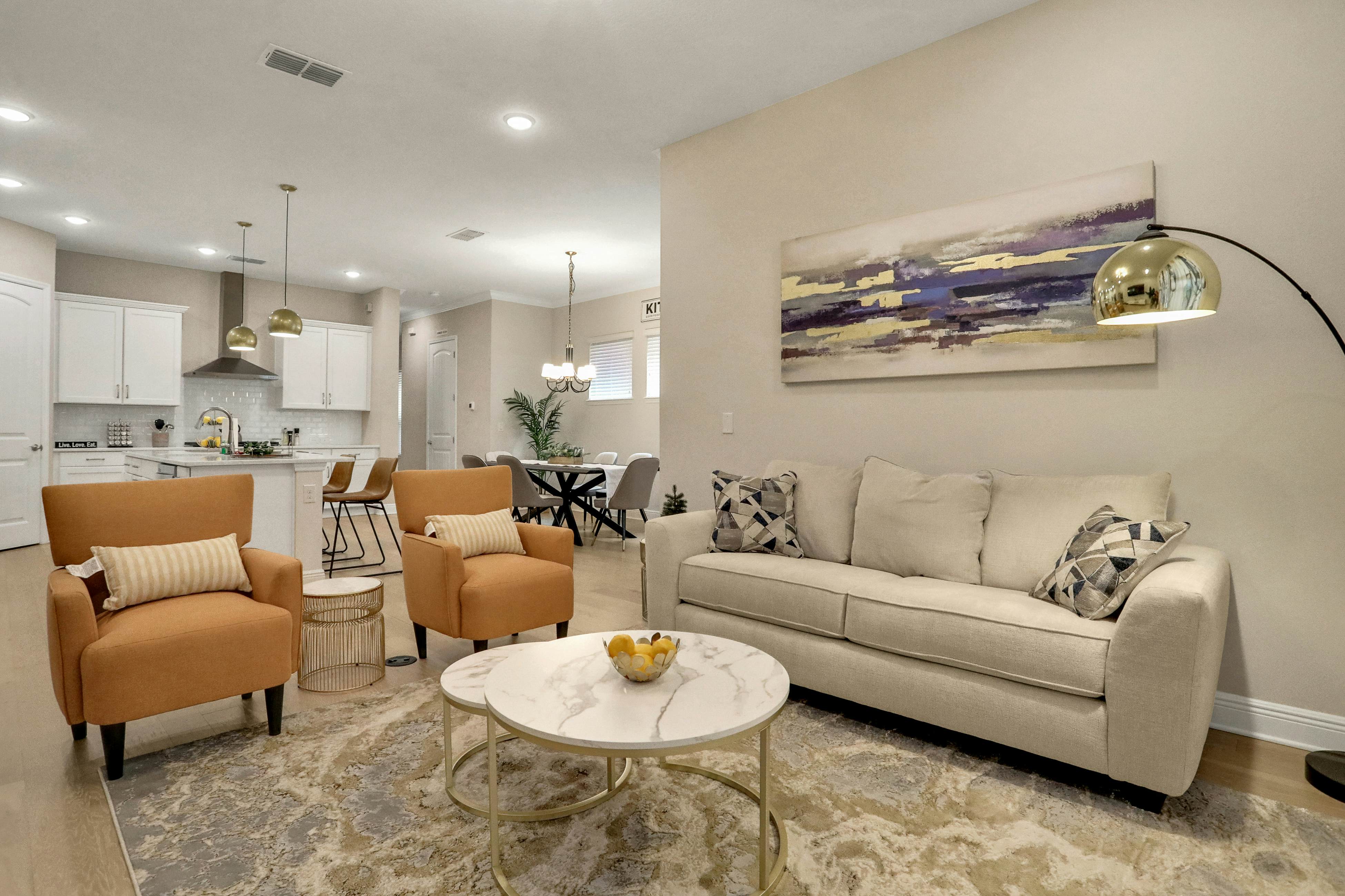Stunning, dog-friendly townhome in upscale Hyde Park - walk to dining/nightlife