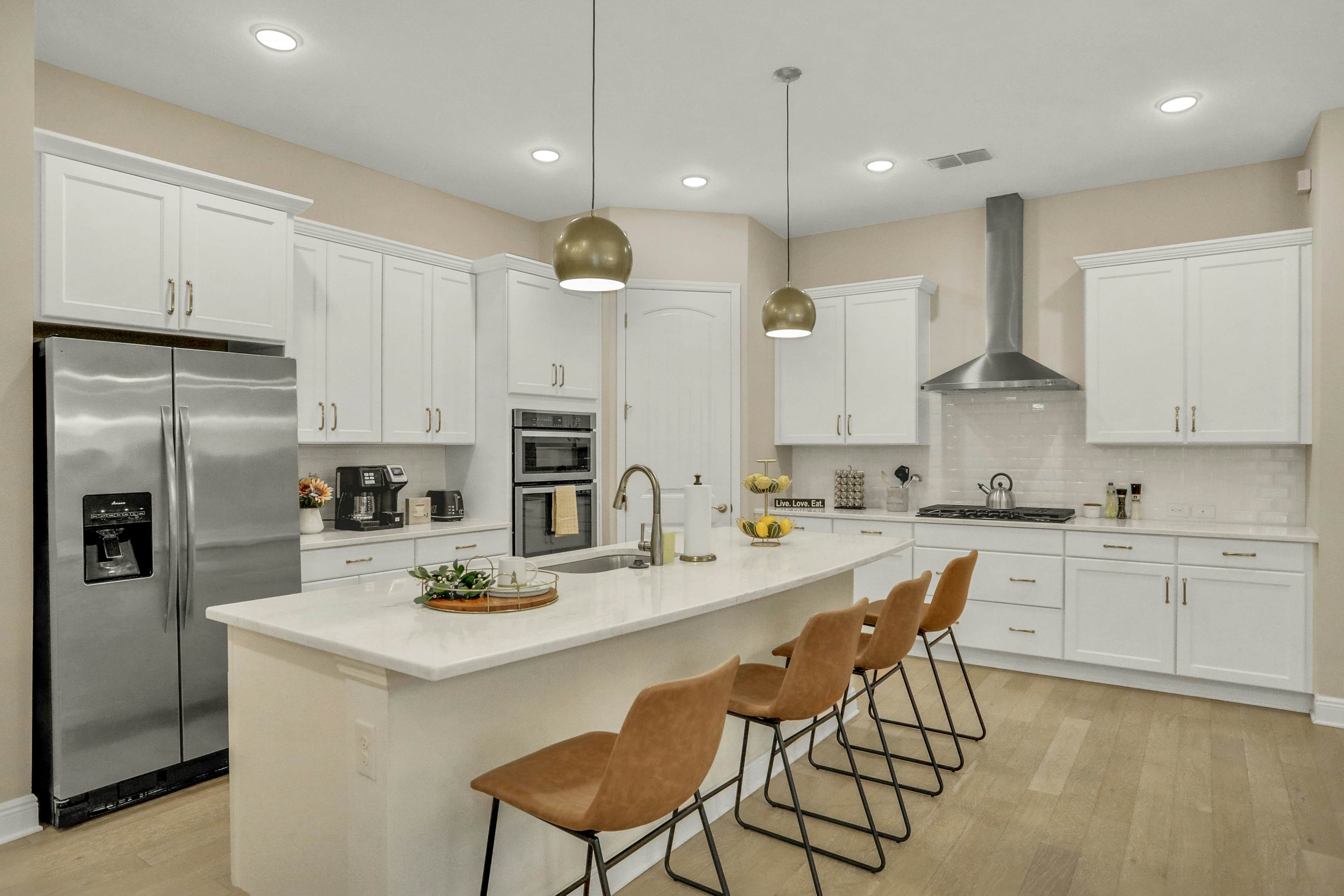 Stunning, dog-friendly townhome in upscale Hyde Park - walk to dining/nightlife