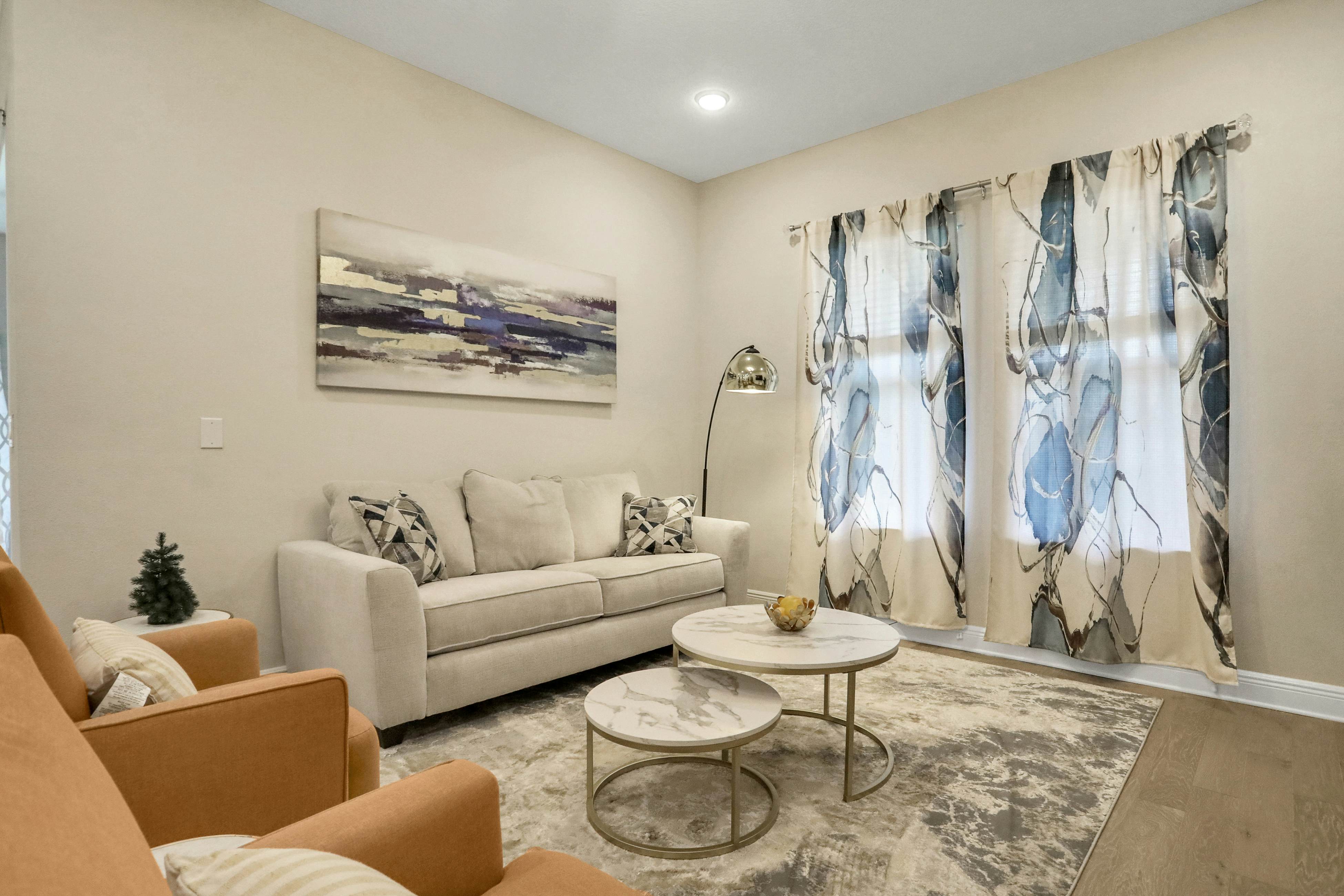 Stunning, dog-friendly townhome in upscale Hyde Park - walk to dining/nightlife