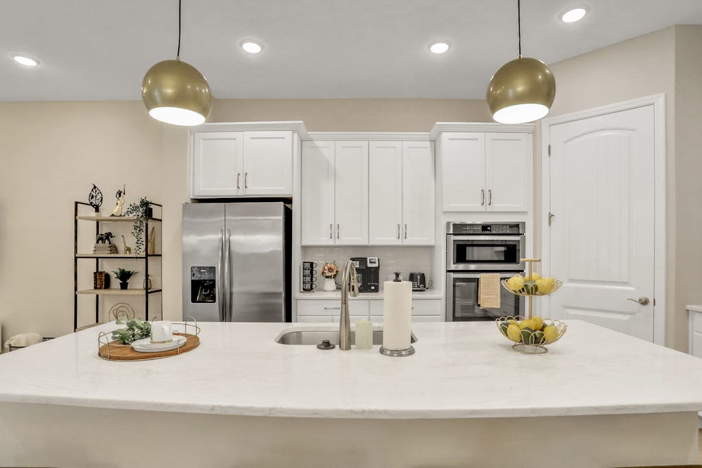 Stunning dog friendly townhome in upscale Hyde Park walk to dining nightlife