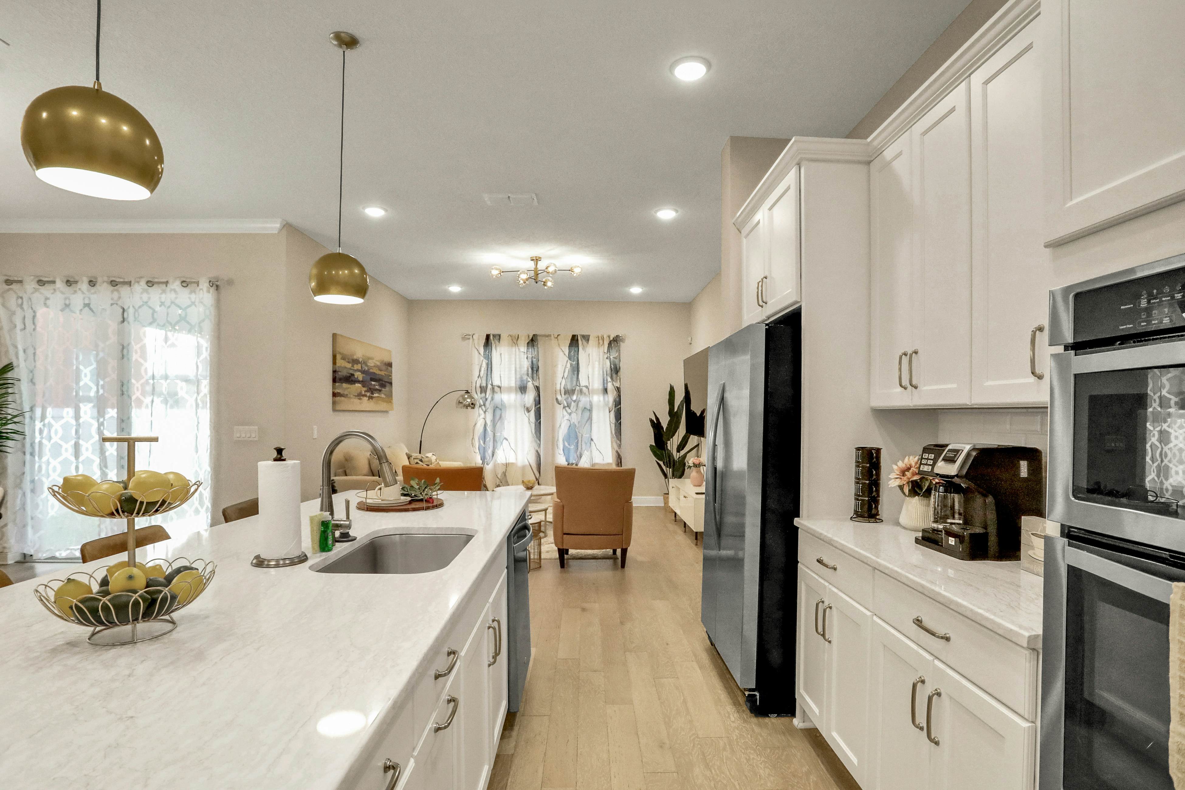 Stunning, dog-friendly townhome in upscale Hyde Park - walk to dining/nightlife