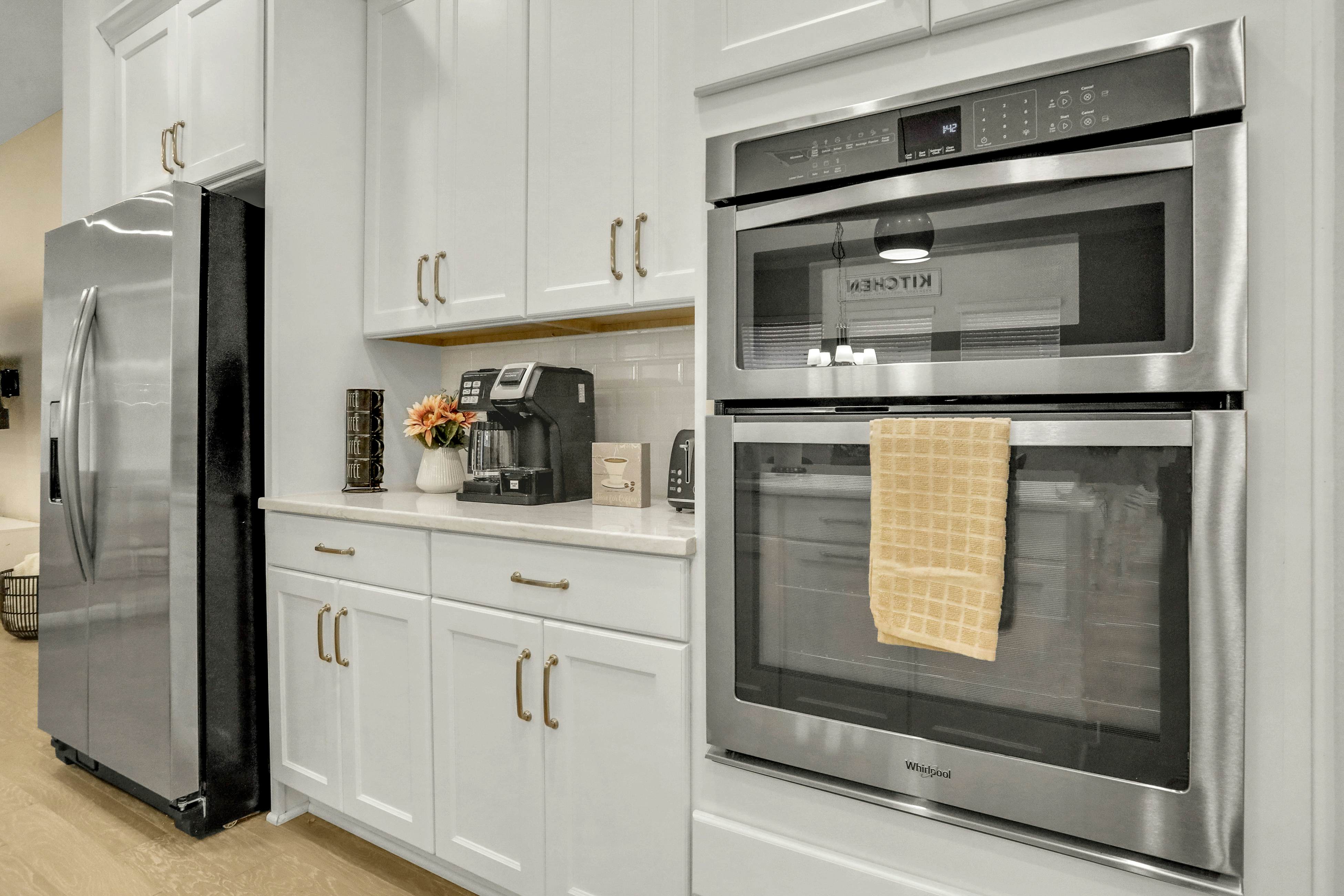 Stunning, dog-friendly townhome in upscale Hyde Park - walk to dining/nightlife