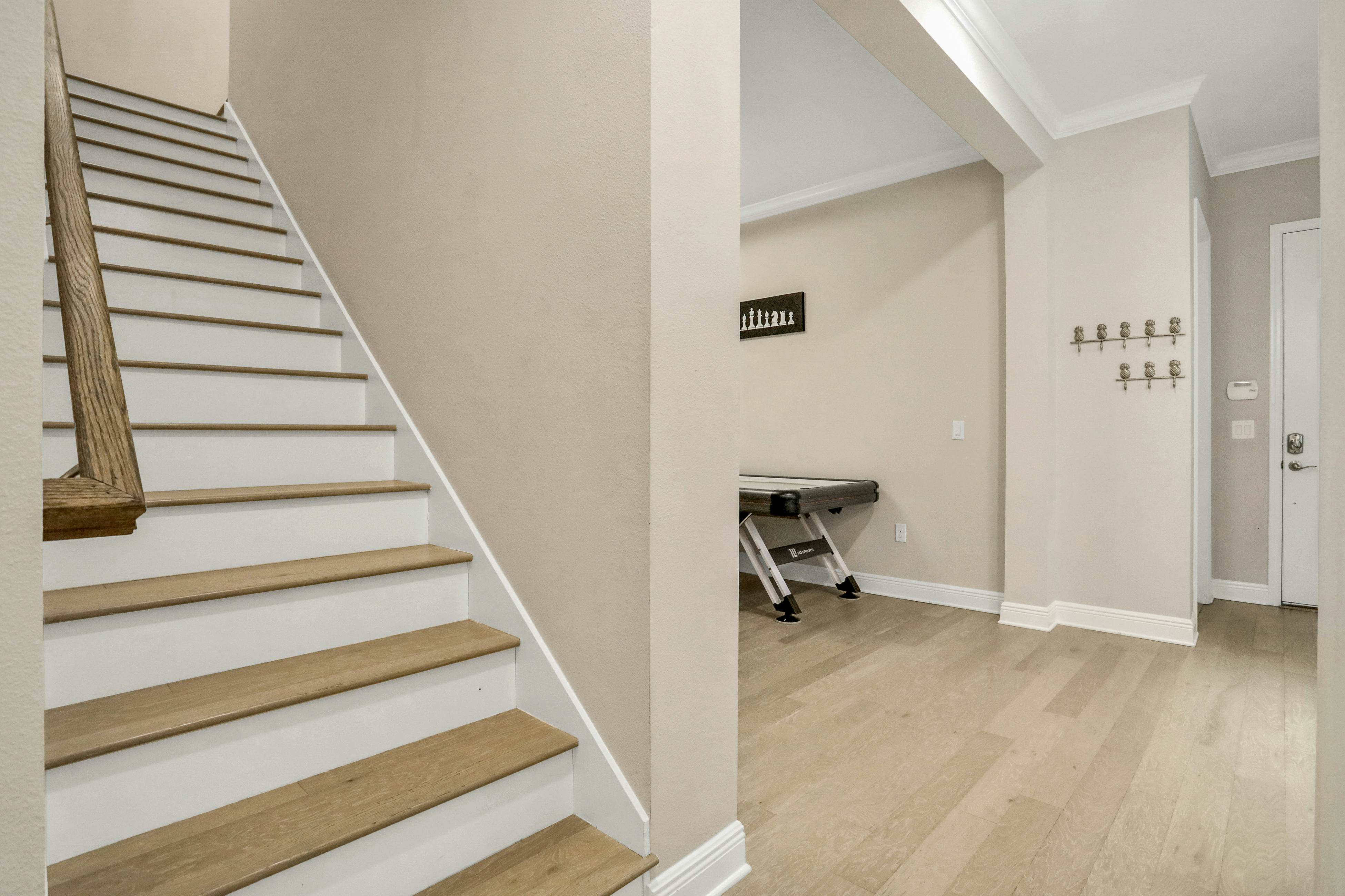 Stunning, dog-friendly townhome in upscale Hyde Park - walk to dining/nightlife