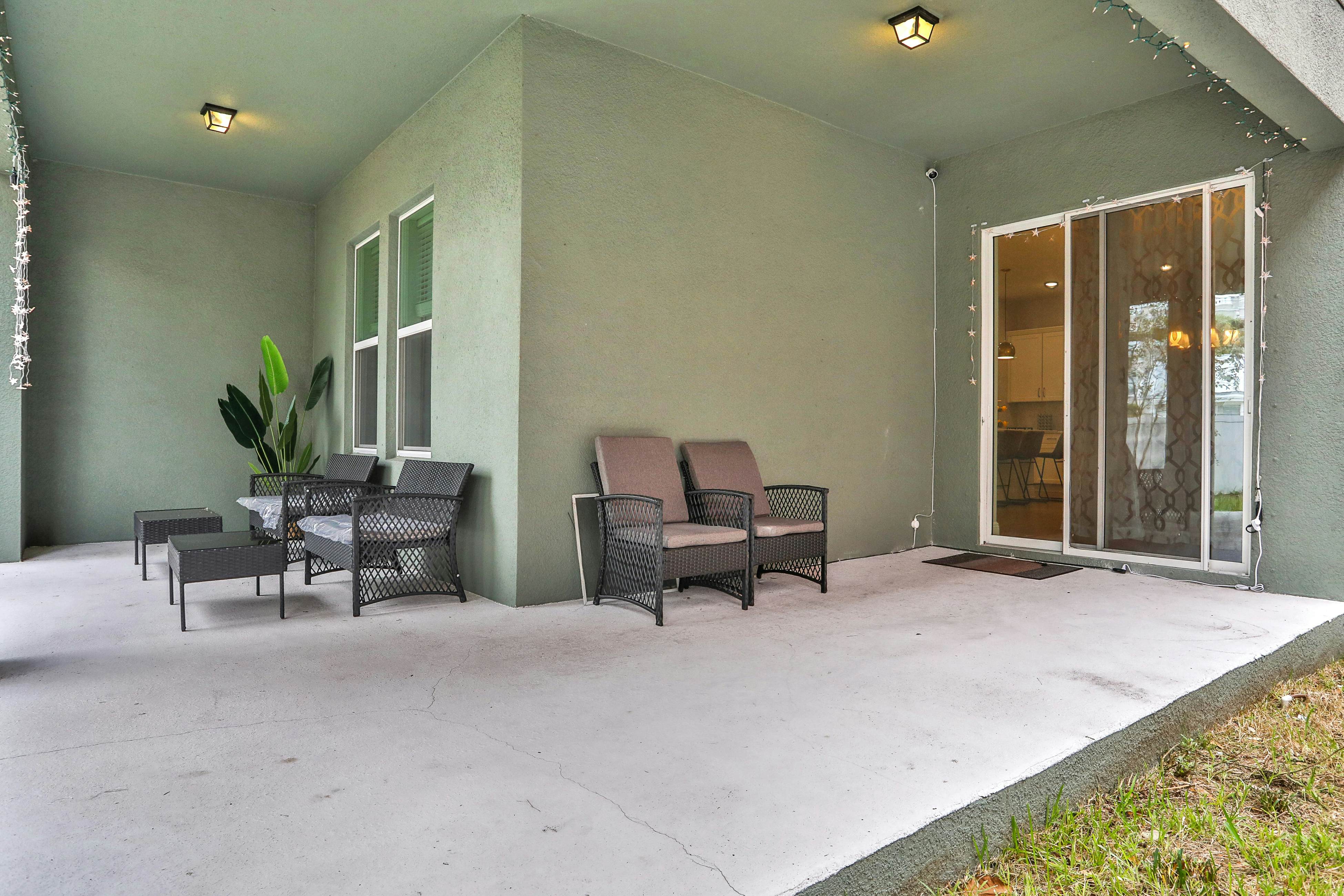 Stunning, dog-friendly townhome in upscale Hyde Park - walk to dining/nightlife