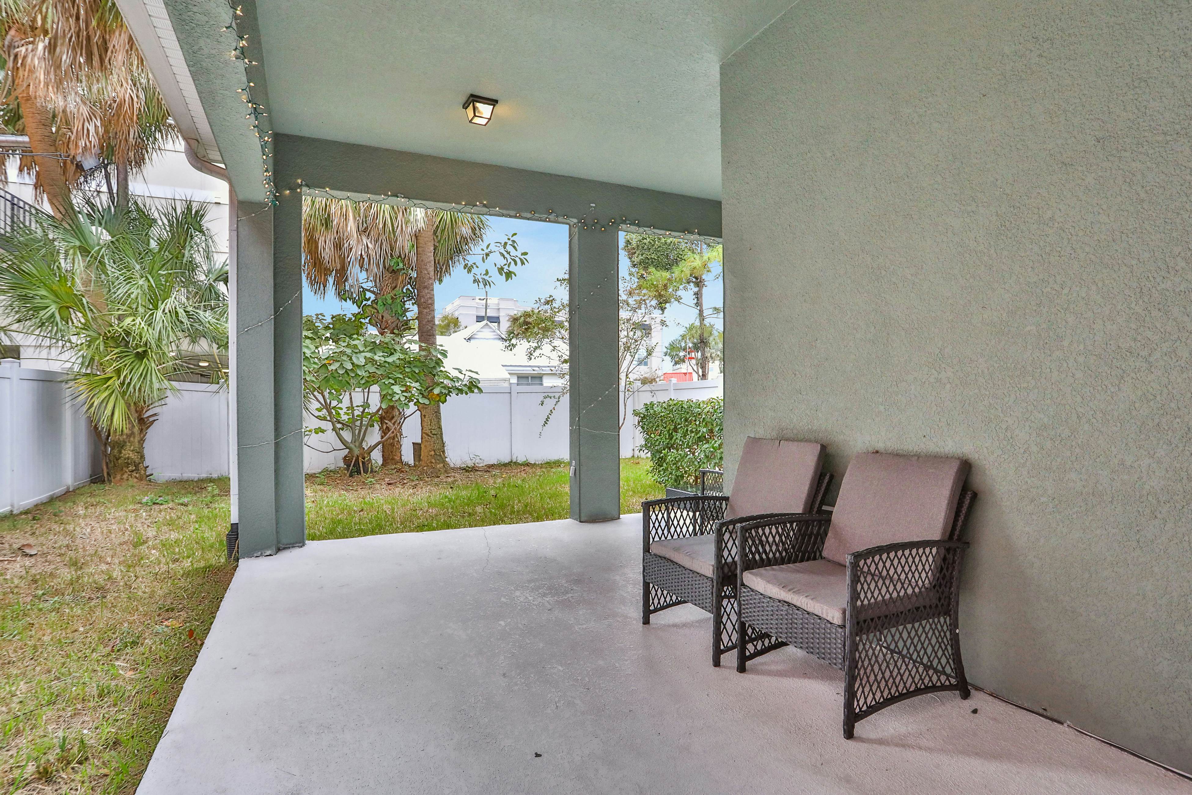 Stunning, dog-friendly townhome in upscale Hyde Park - walk to dining/nightlife