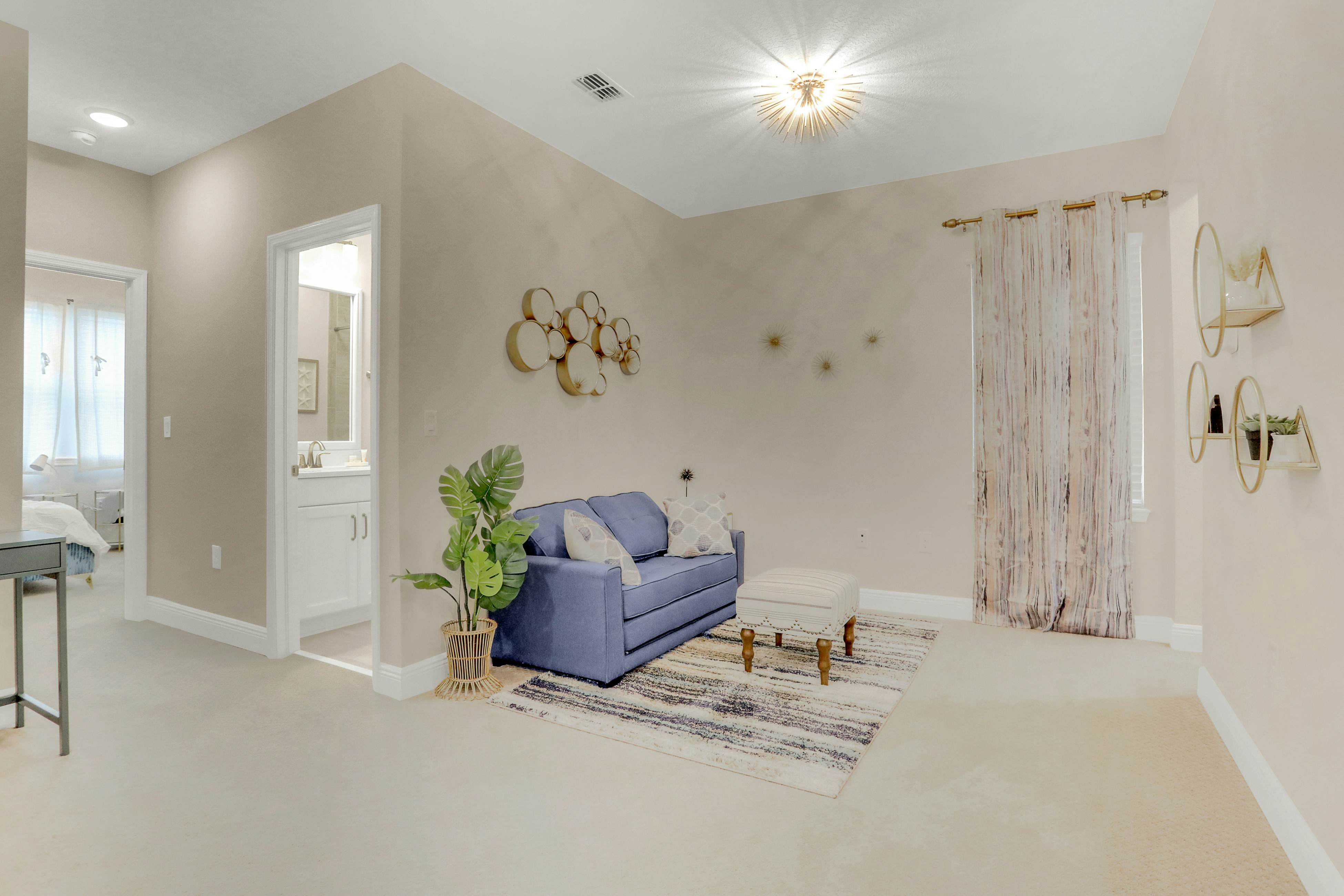 Stunning, dog-friendly townhome in upscale Hyde Park - walk to dining/nightlife