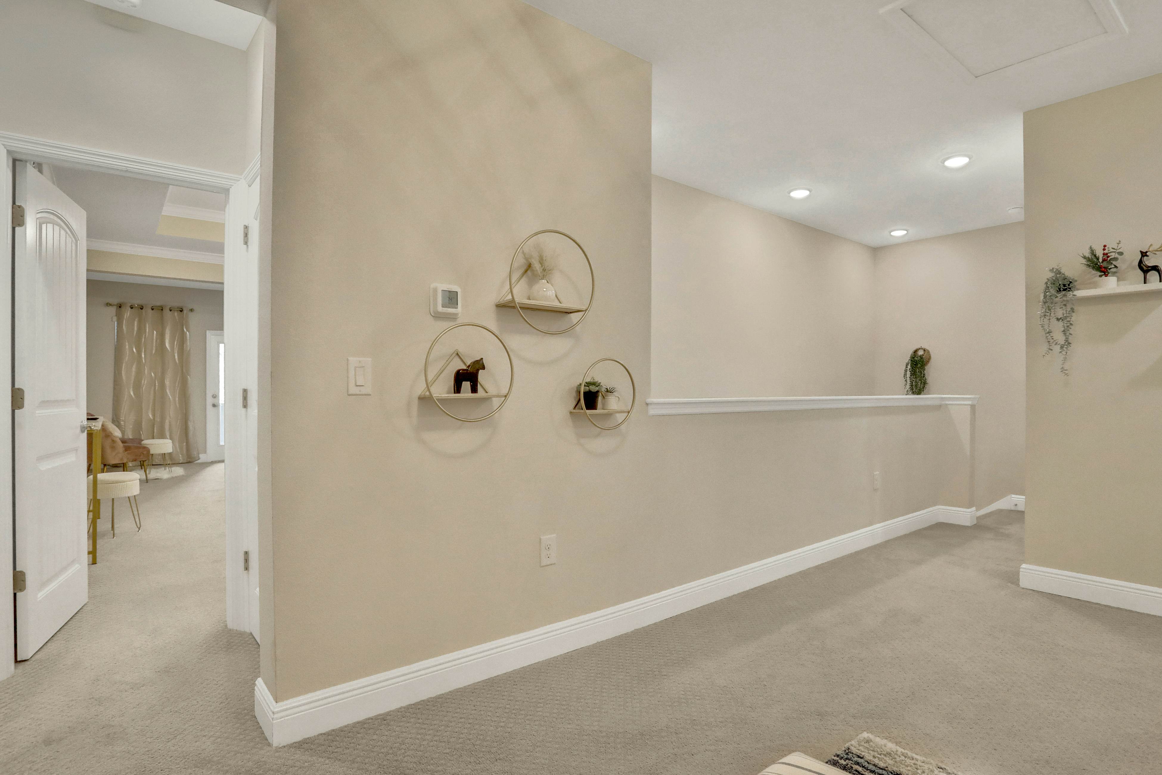Stunning, dog-friendly townhome in upscale Hyde Park - walk to dining/nightlife