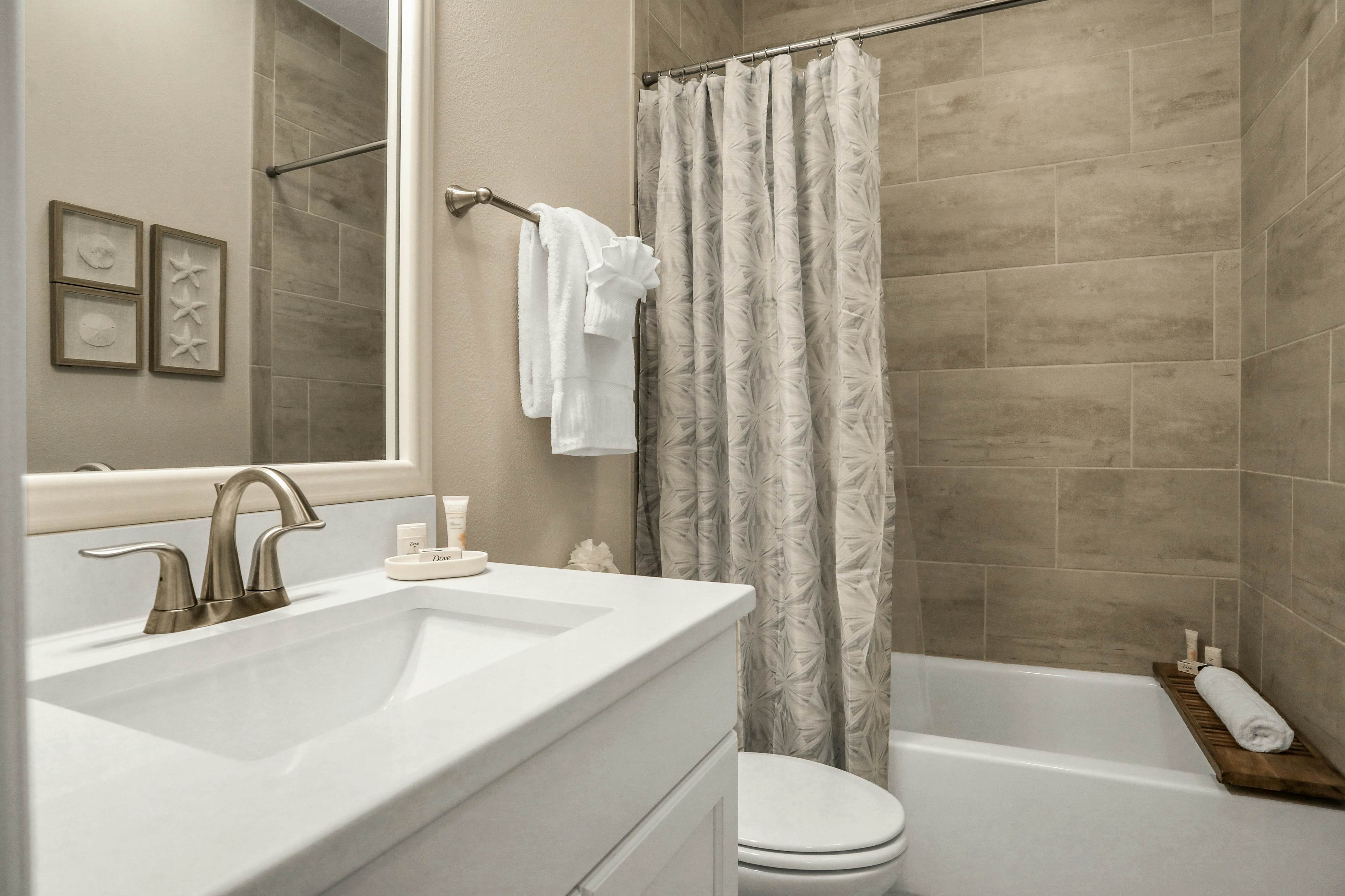 Stunning, dog-friendly townhome in upscale Hyde Park - walk to dining/nightlife