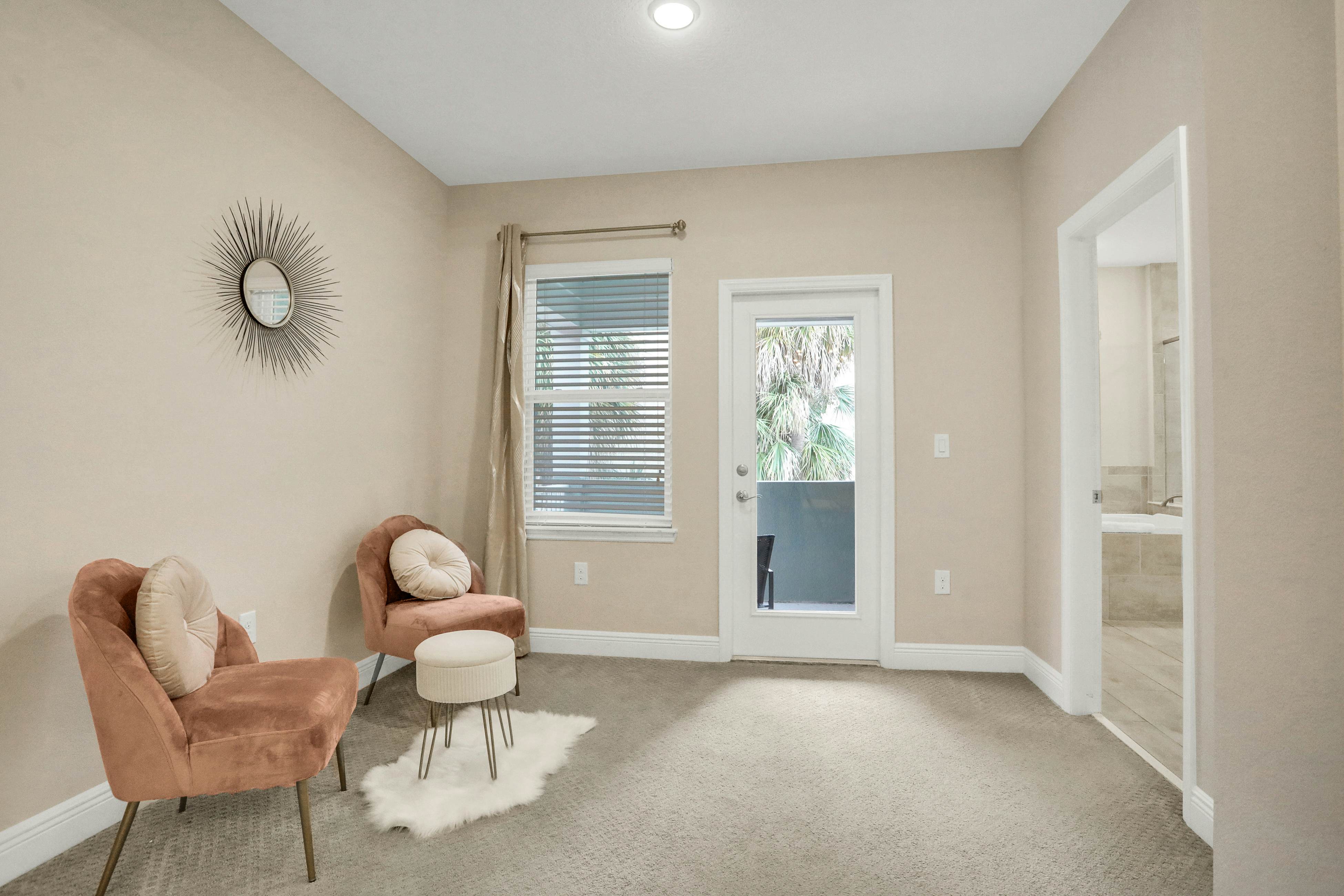 Stunning, dog-friendly townhome in upscale Hyde Park - walk to dining/nightlife