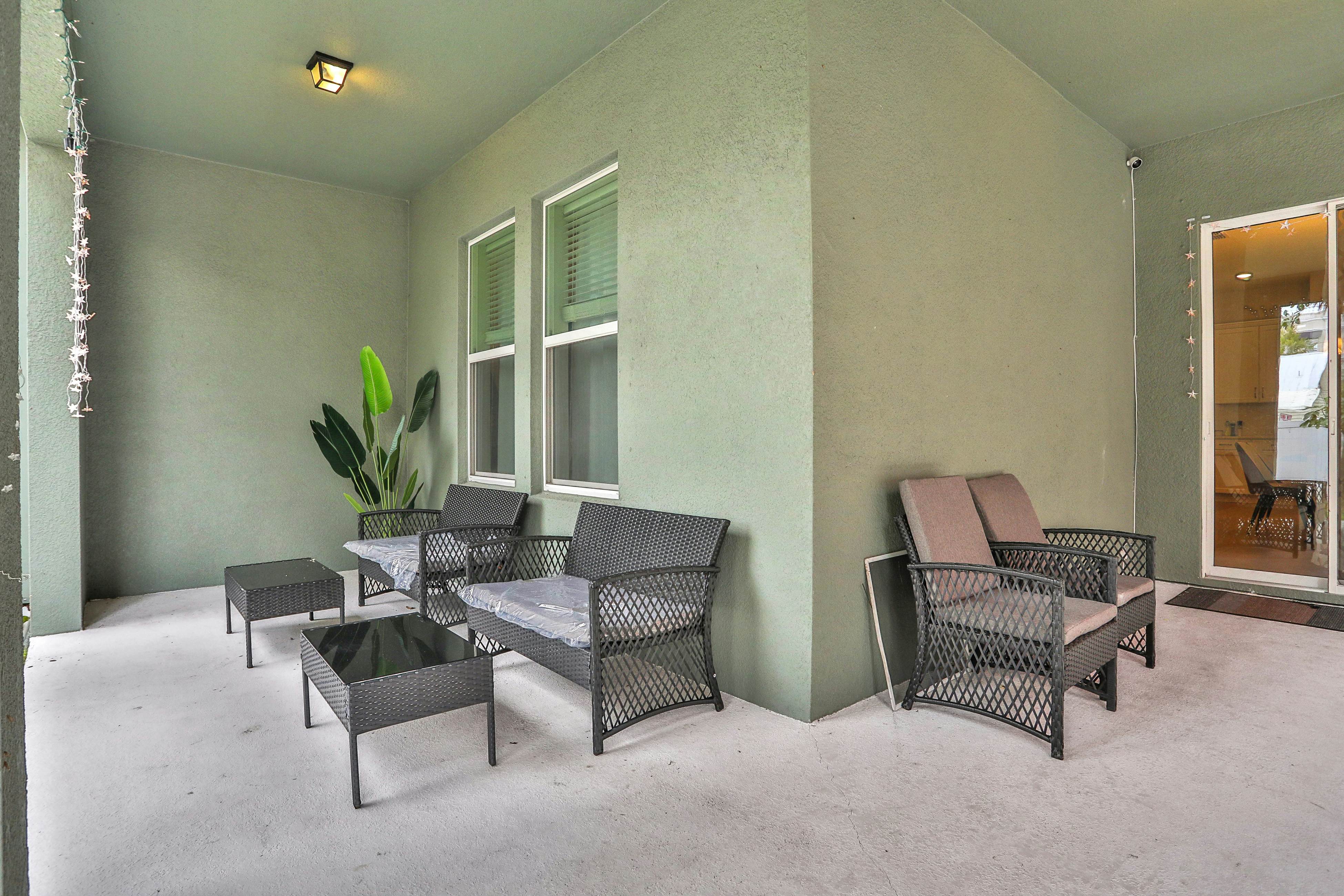 Stunning, dog-friendly townhome in upscale Hyde Park - walk to dining/nightlife