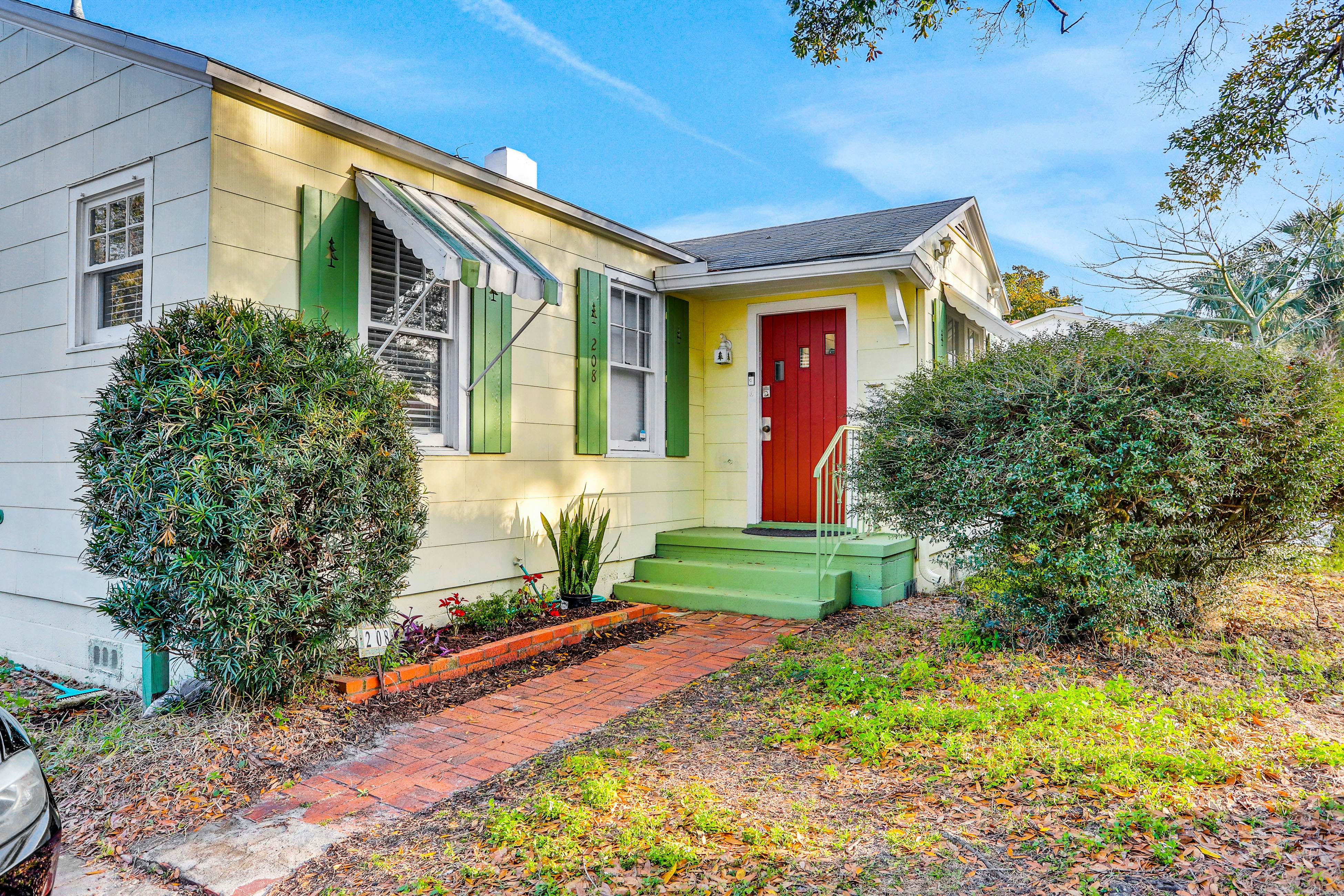 Sunny, dog-friendly central cottage with fenced yard & updated interior