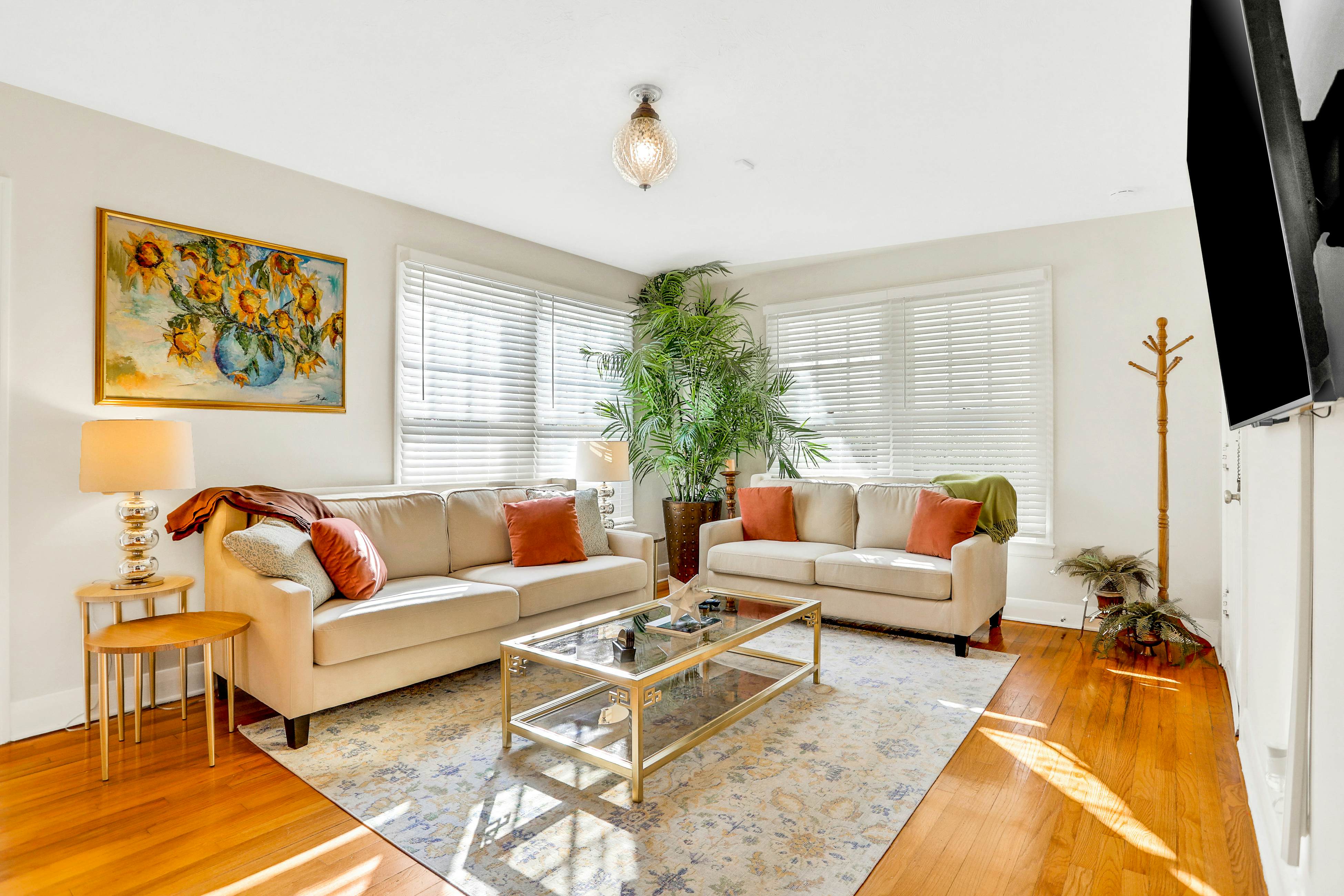 Sunny, dog-friendly central cottage with fenced yard & updated interior