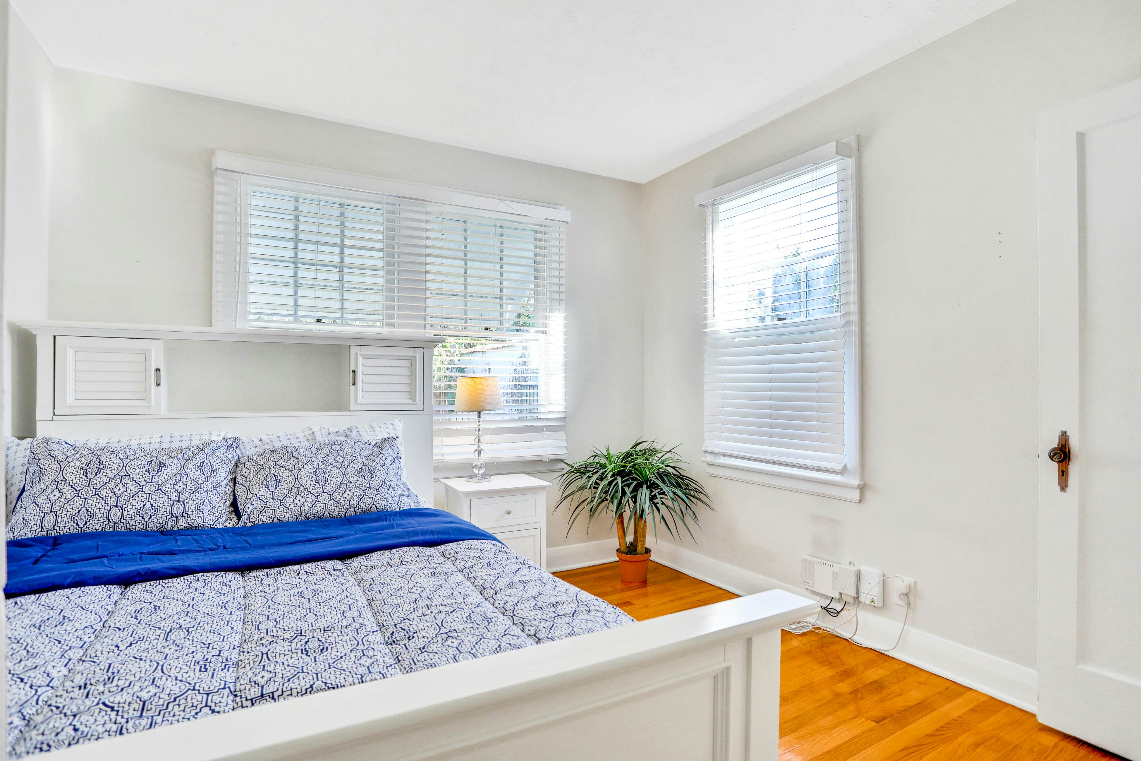 Sunny, dog-friendly central cottage with fenced yard & updated interior