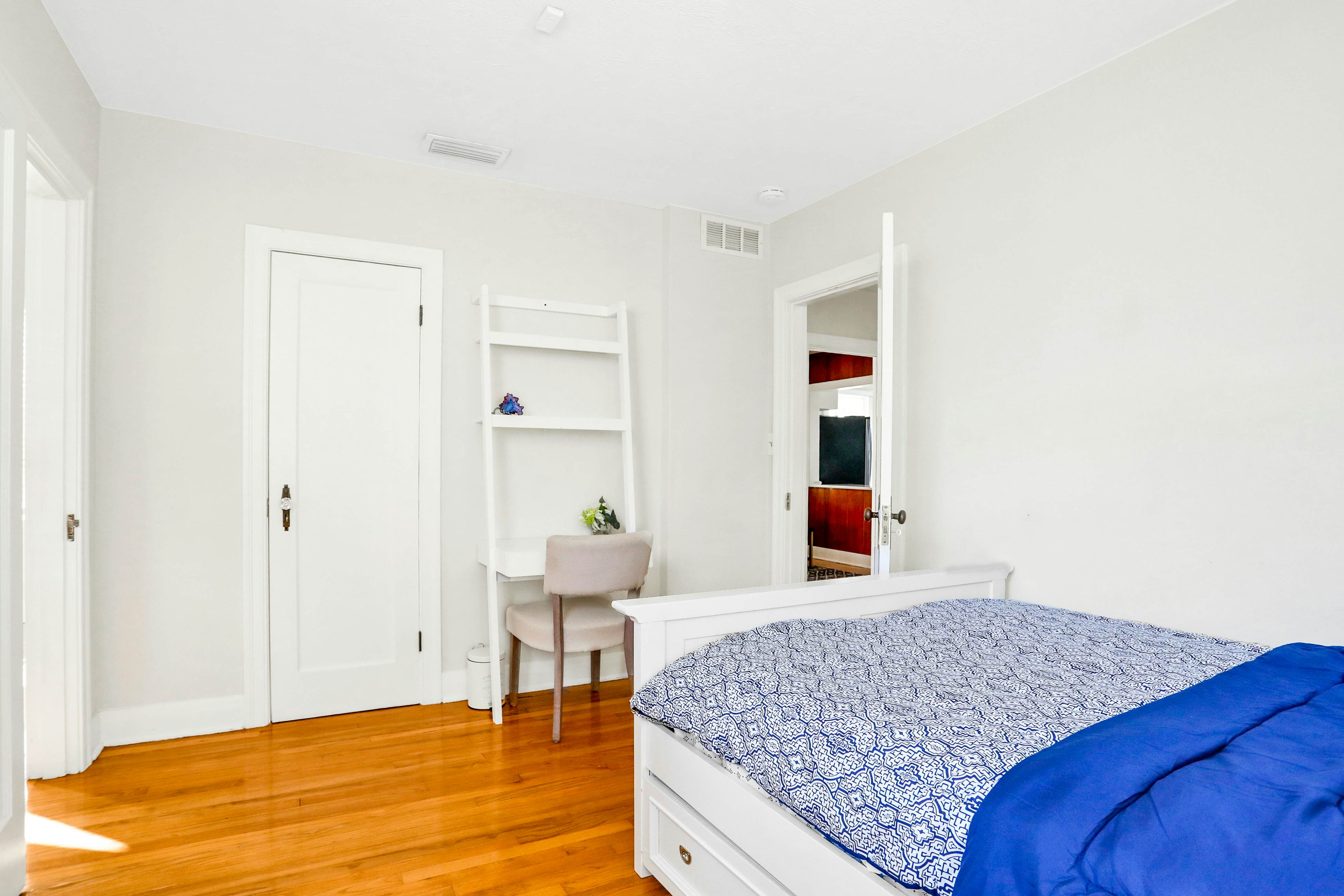 Sunny, dog-friendly central cottage with fenced yard & updated interior