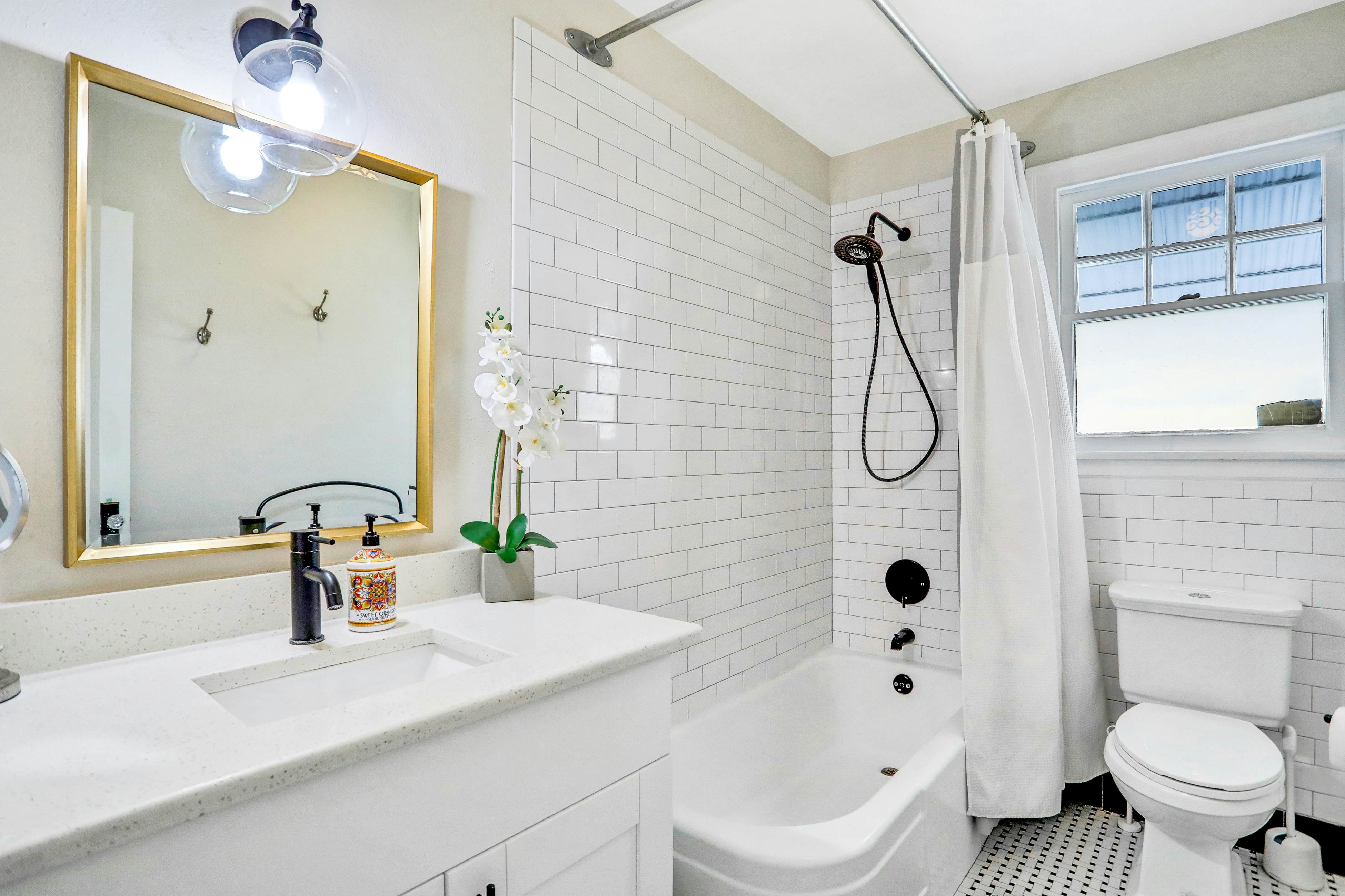 Sunny, dog-friendly central cottage with fenced yard & updated interior