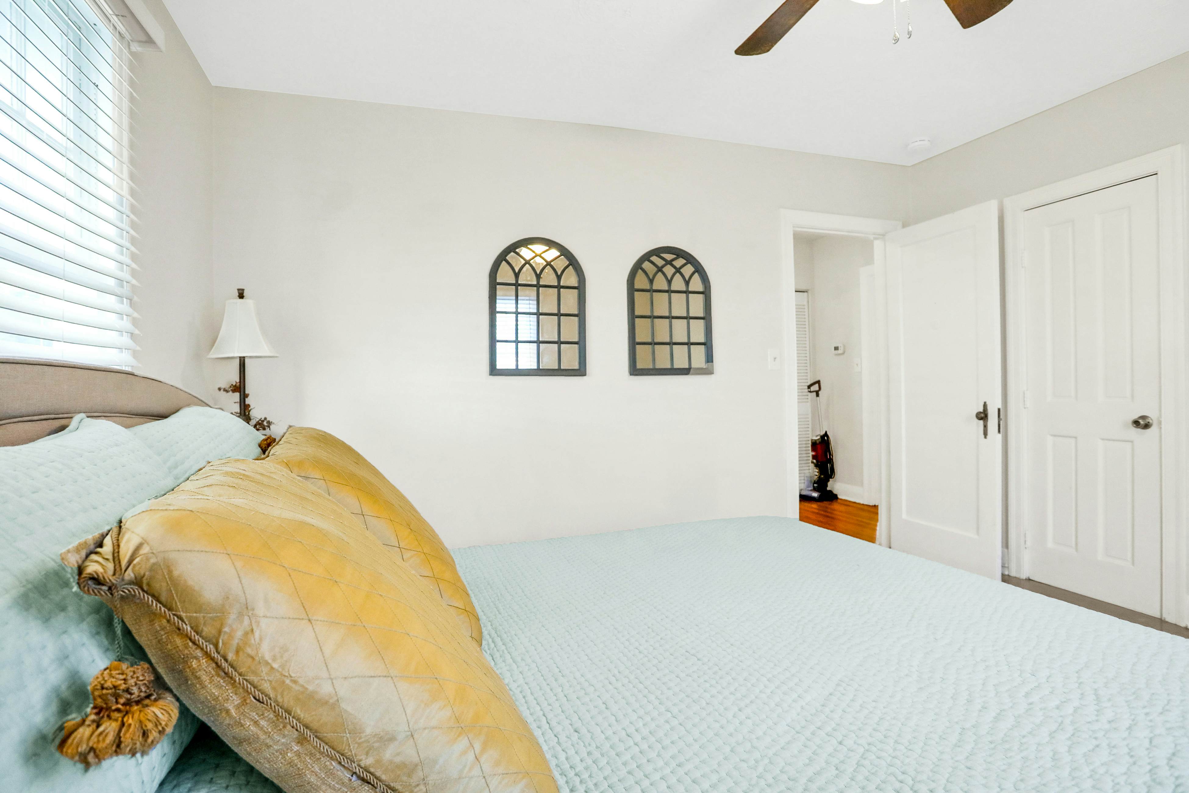 Sunny, dog-friendly central cottage with fenced yard & updated interior