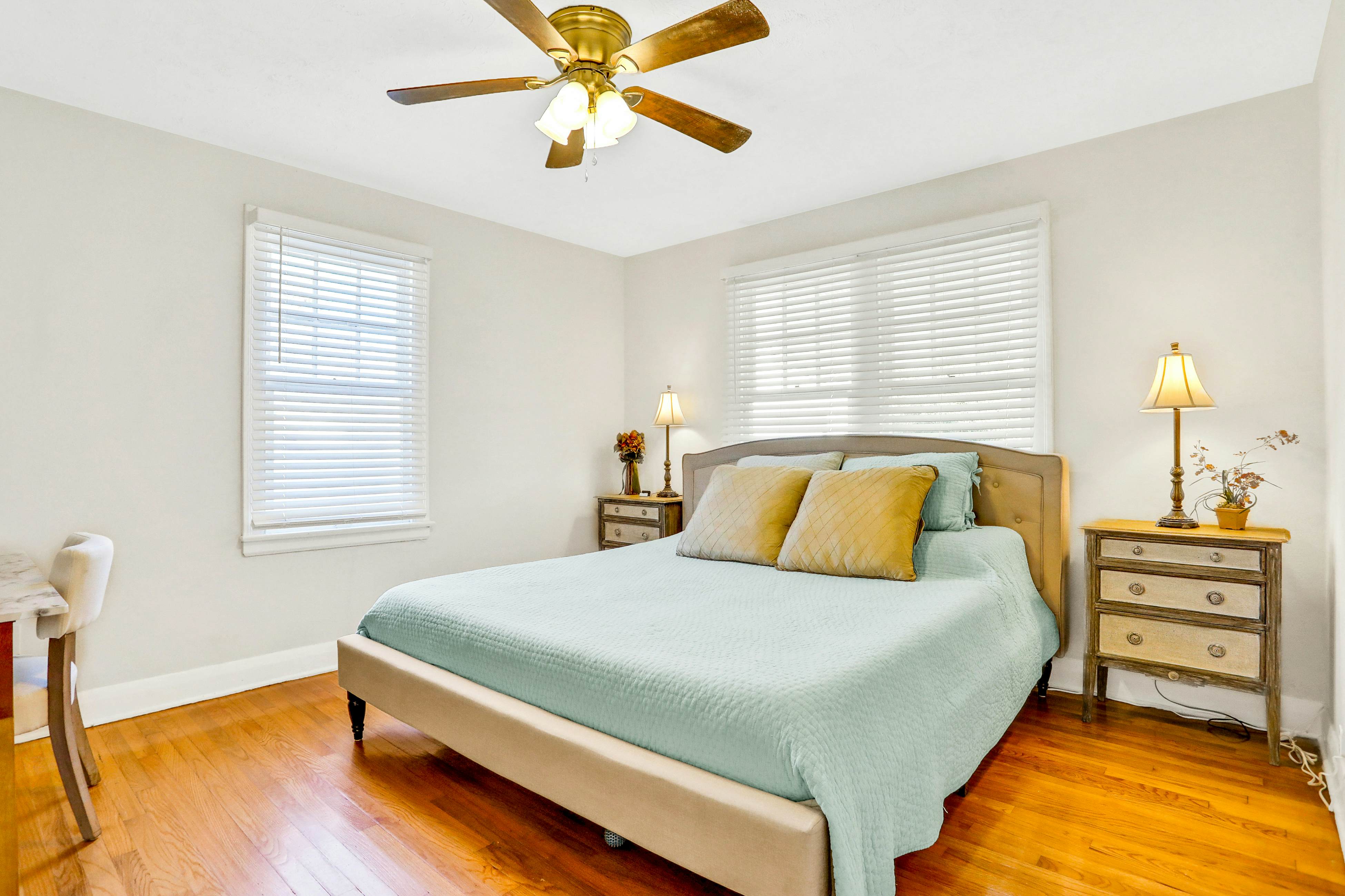 Sunny, dog-friendly central cottage with fenced yard & updated interior