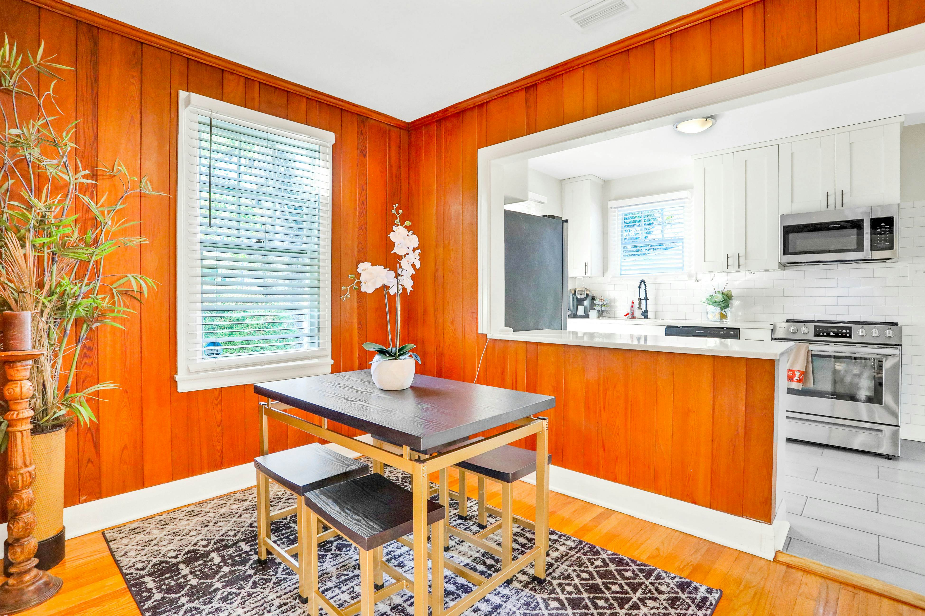 Sunny, dog-friendly central cottage with fenced yard & updated interior