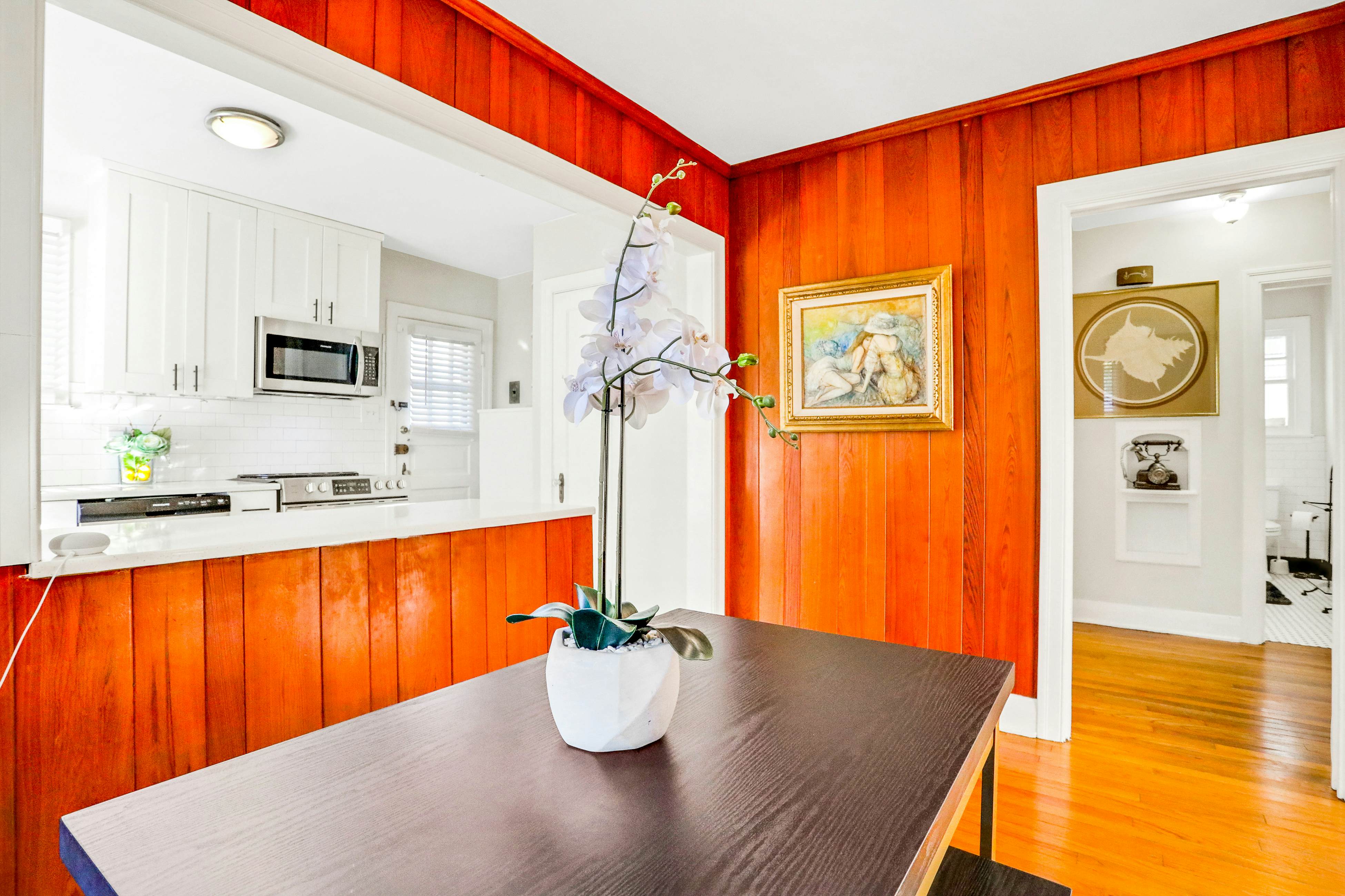 Sunny, dog-friendly central cottage with fenced yard & updated interior