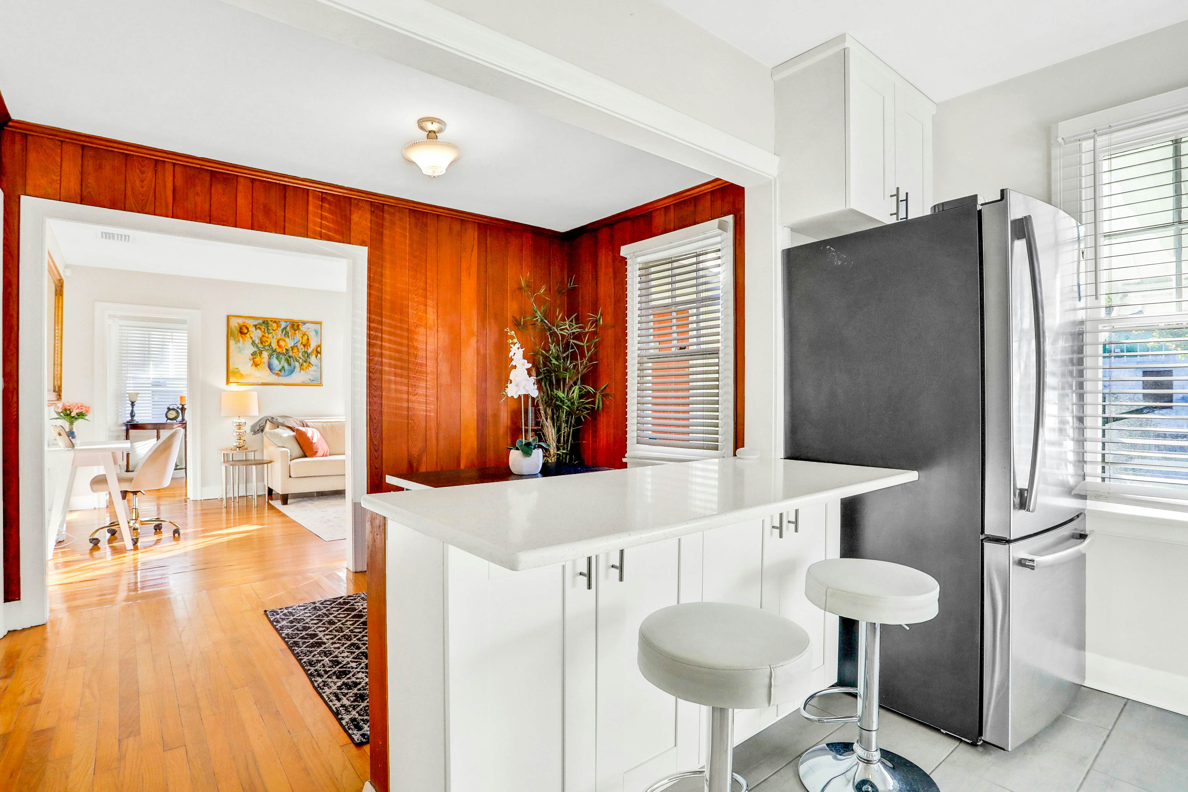 Sunny, dog-friendly central cottage with fenced yard & updated interior