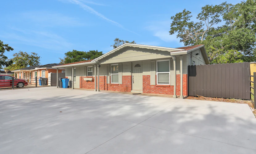 Cozy home with screened lanai foosball and fenced yard